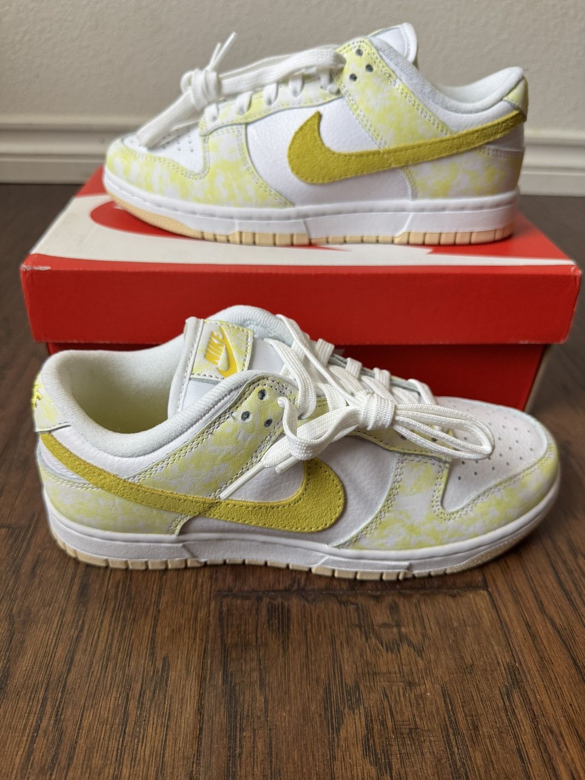 Nike Nike Yellow Strike Dunk Low Size US 7 / IT 37 - 1 Thumbnail