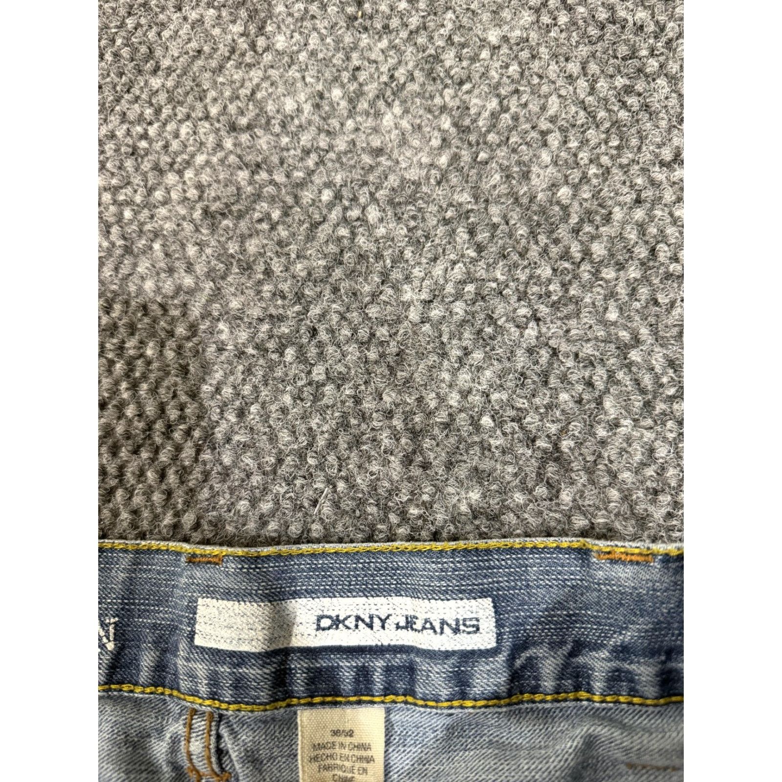 DKNY DKNY JEANS Jeans Mens 36x26 Blue Soho Relaxed Straight Light Wash Distressed Size US 36 / EU 52 - 6 Thumbnail