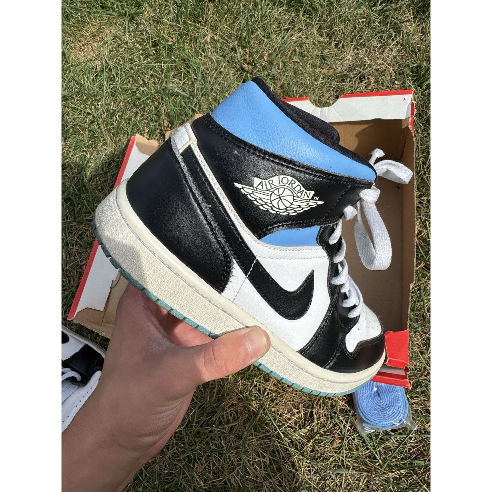 Jordan Brand Air Jordan 1 Mid University Blue W Size 8.5 Women’s Size US 8.5 / IT 38.5 - 12 Thumbnail
