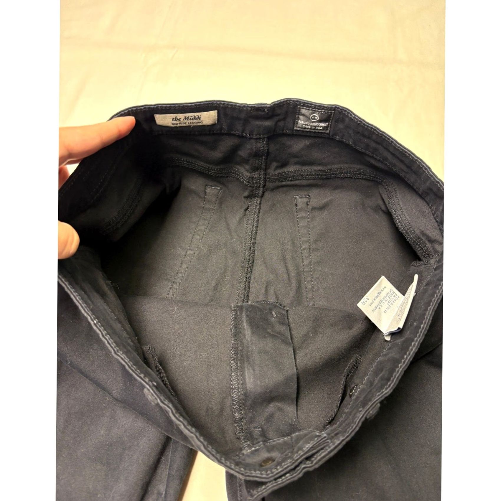 Vintage VINTAGE? No. AG Adriano Goldschmied The Middi Jeans Black 32R L32 Mid-Rise Slim 5-Pocket Vintage: No Size 24" / US 00 / IT 34 - 4 Thumbnail