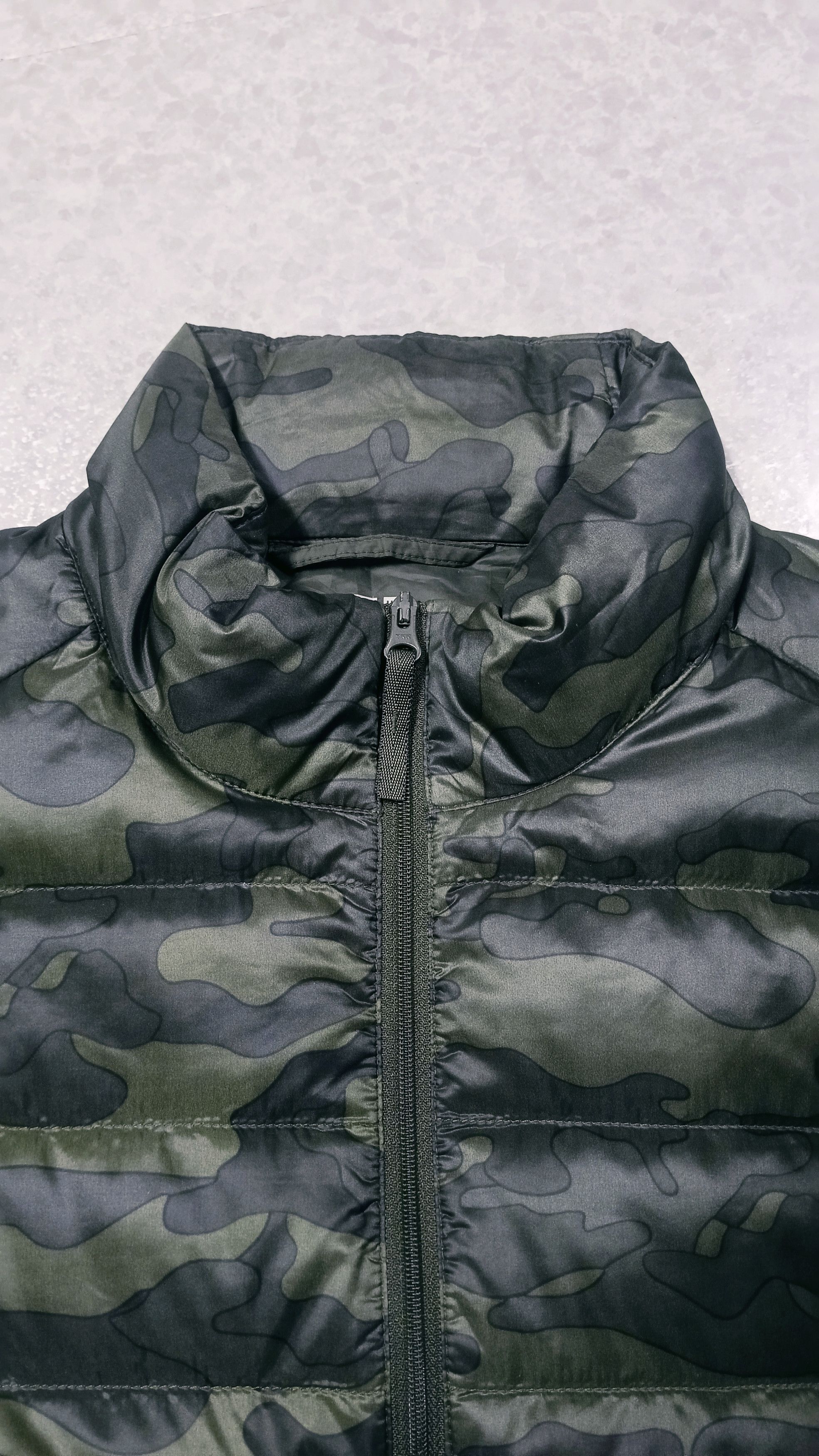 Uniqlo Uniqlo Camouflage Light Down Jacket Size US M / EU 48-50 / 2 - 4 Thumbnail