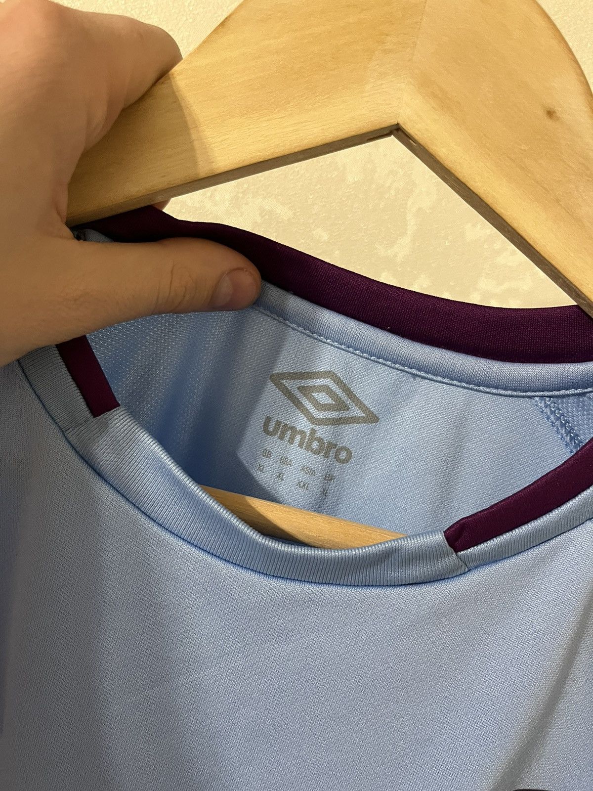 Other Umbro West Ham 2022 Training Jersey Size US XL / EU 56 / 4 - 3 Thumbnail