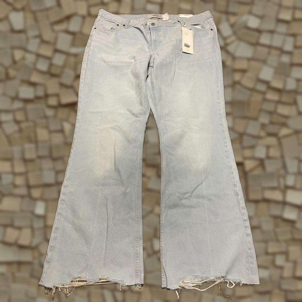 H&M H&M Jeans Women's Size 20 Blue Denim 90's Flare Low Waist NWT Size 42" / US 20 - 1 Thumbnail