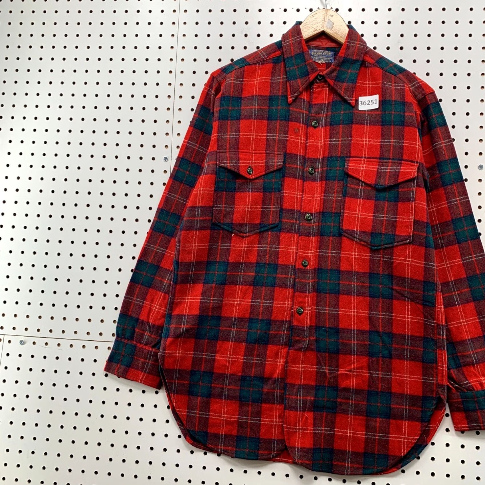 Pendleton Vintage Pendleton Shirt Mens Large Red Plaid Wool Long Sleeve Button Made USA Size US L / EU 52-54 / 3 - 3 Thumbnail