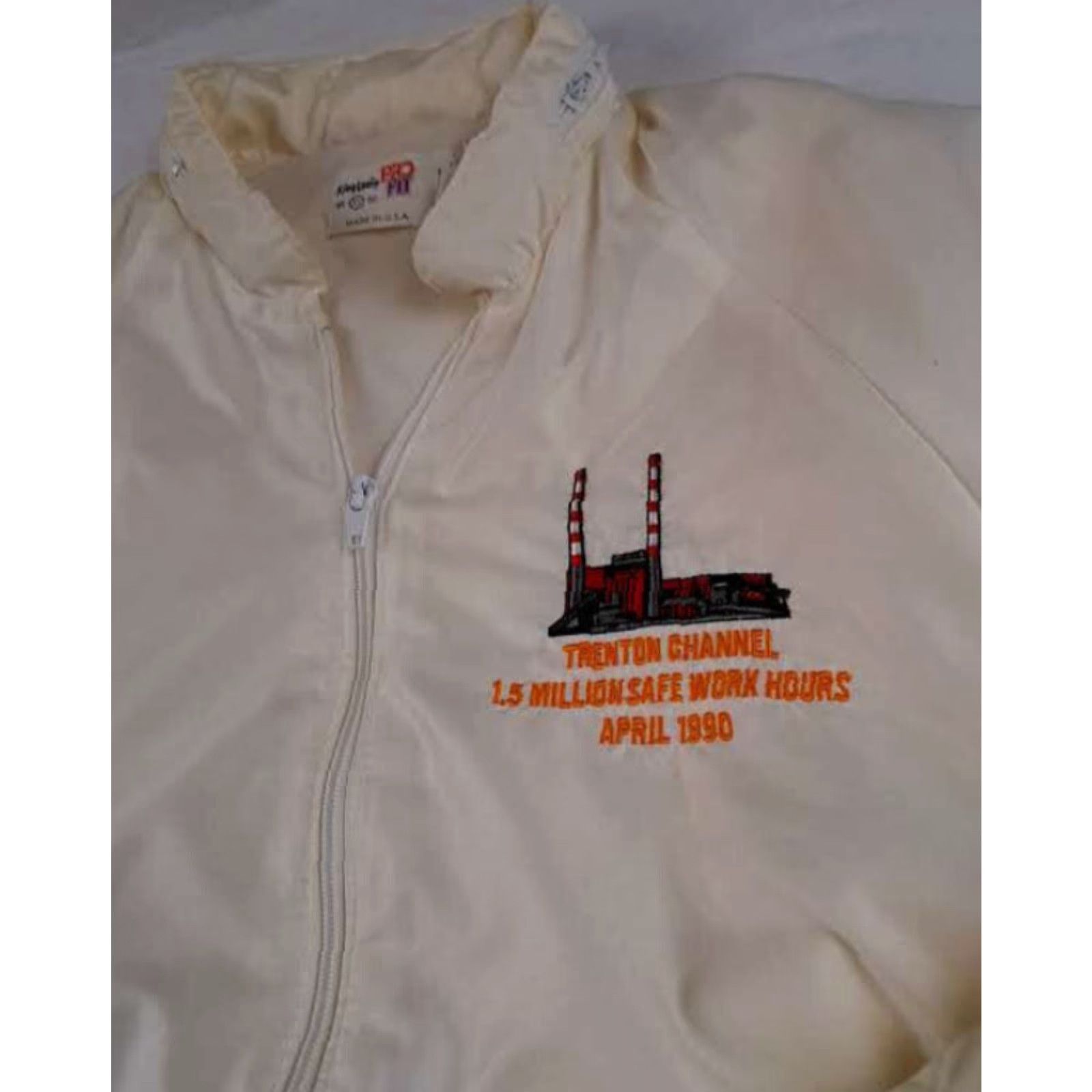 Vintage VINTAGE Trenton Channel Safe Work Hours 1990 Windbreaker Jacket USA Made - King Louie - XL White Nylon Unisex Adults Windbreaker Jacket Size US XL / EU 56 / 4 - 4 Thumbnail