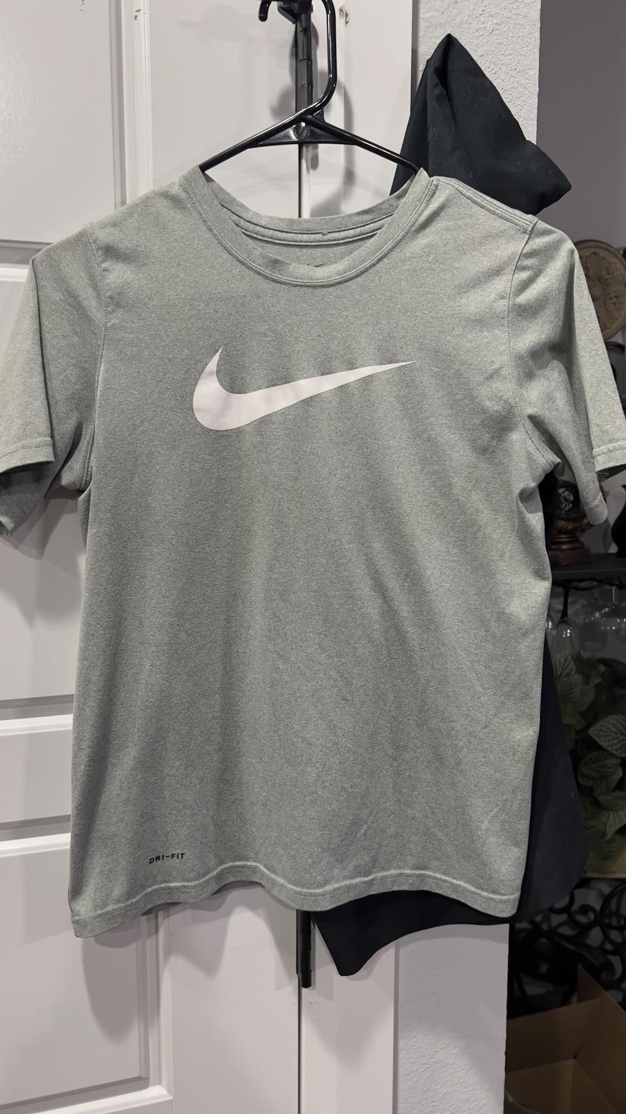 Nike Boys Nike Dri-FIT Gray Athletic T-Shirt - Size XL Size US XL / EU 56 / 4 - 1 Thumbnail