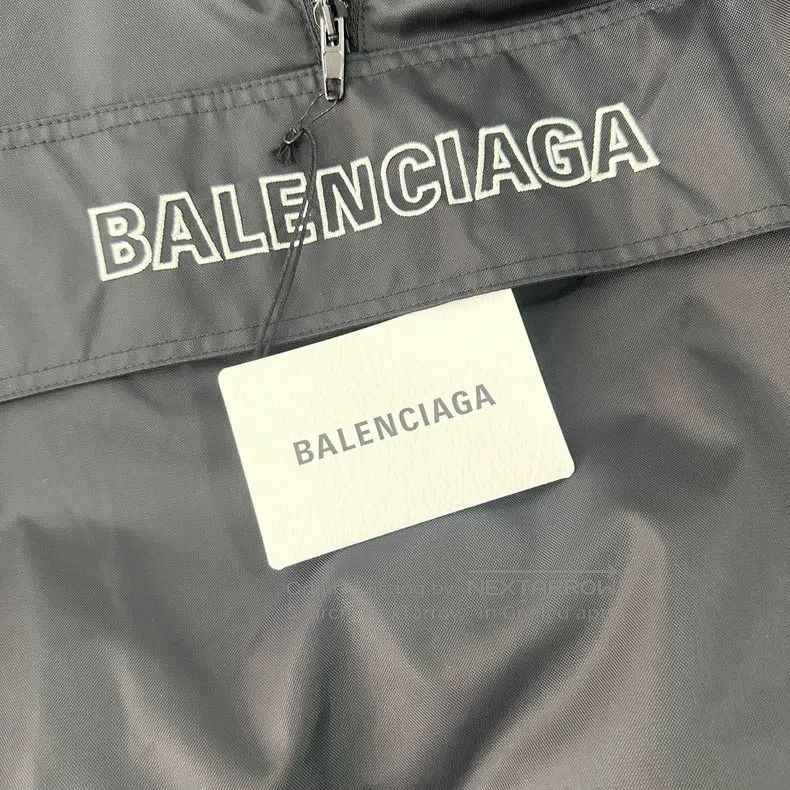 Balenciaga Balenciaga Black front and back logo half-zip nylon jacket Size US M / EU 48-50 / 2 - 5 Thumbnail