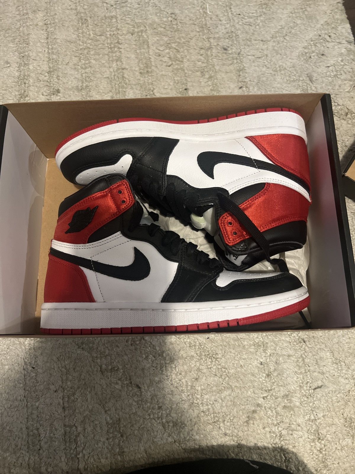 Jordan Brand × Nike WMNS Jordan 1 High Satin Black Toe Size US 6.5 / IT 36.5 - 1 Thumbnail