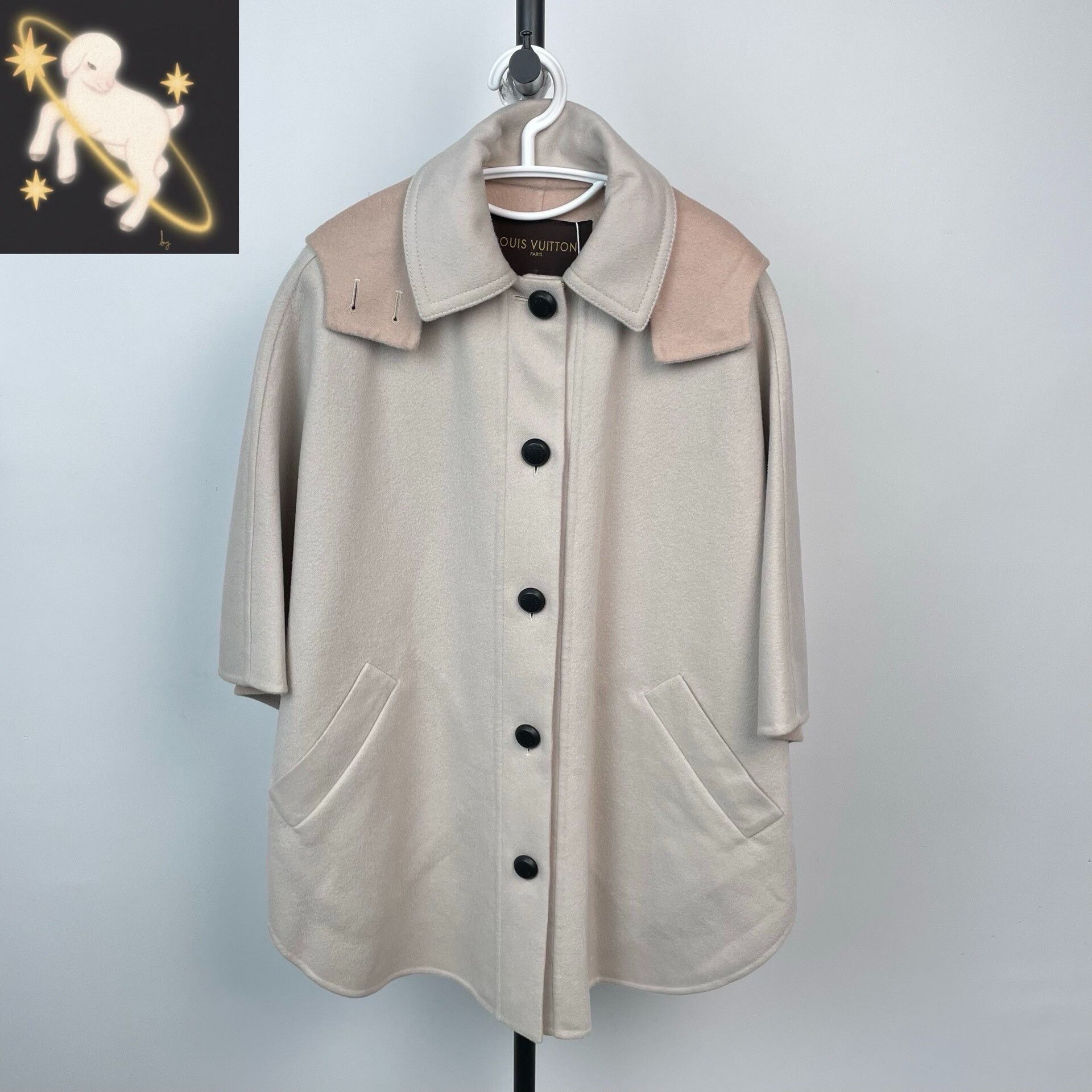 Louis Vuitton Louis Vuitton Beige Coat 34 Women Size XS / US 0-2 / IT 36-38 - 1 Thumbnail
