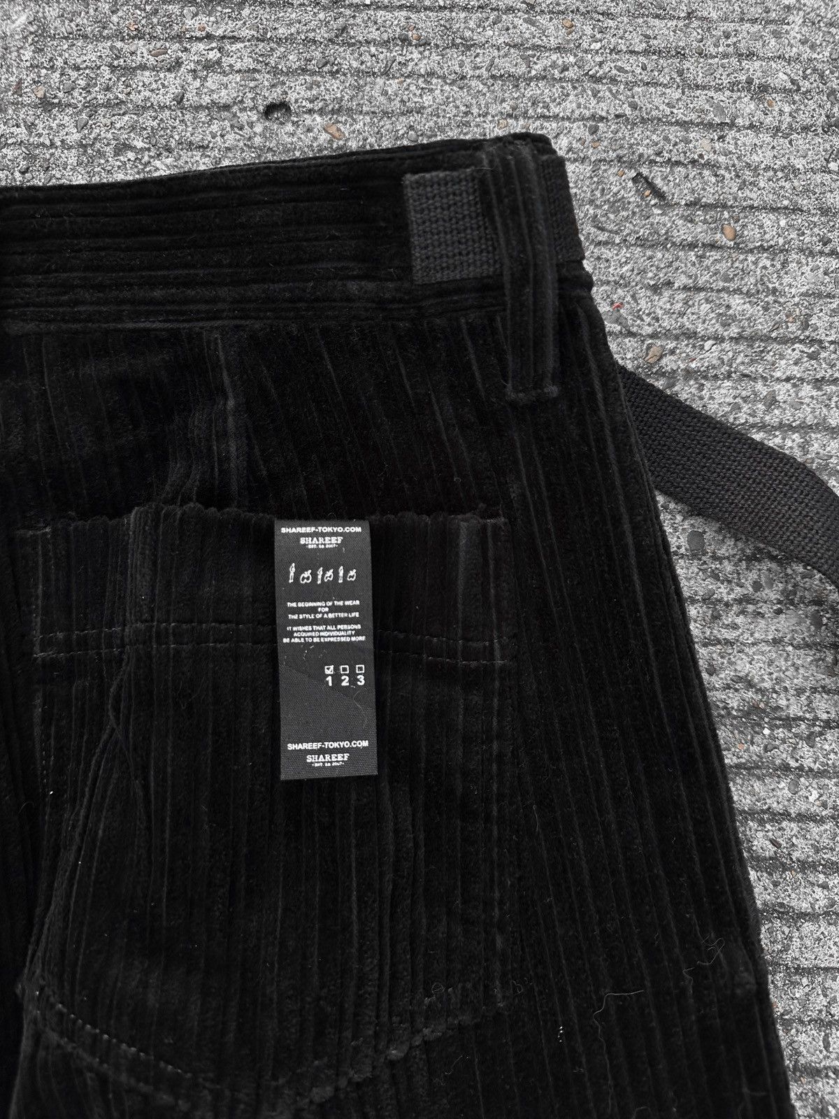 Japanese Brand × SHAREEF Shareef Black Corduroy Bondage Cargo Pants Size US 30 / EU 46 - 11 Thumbnail