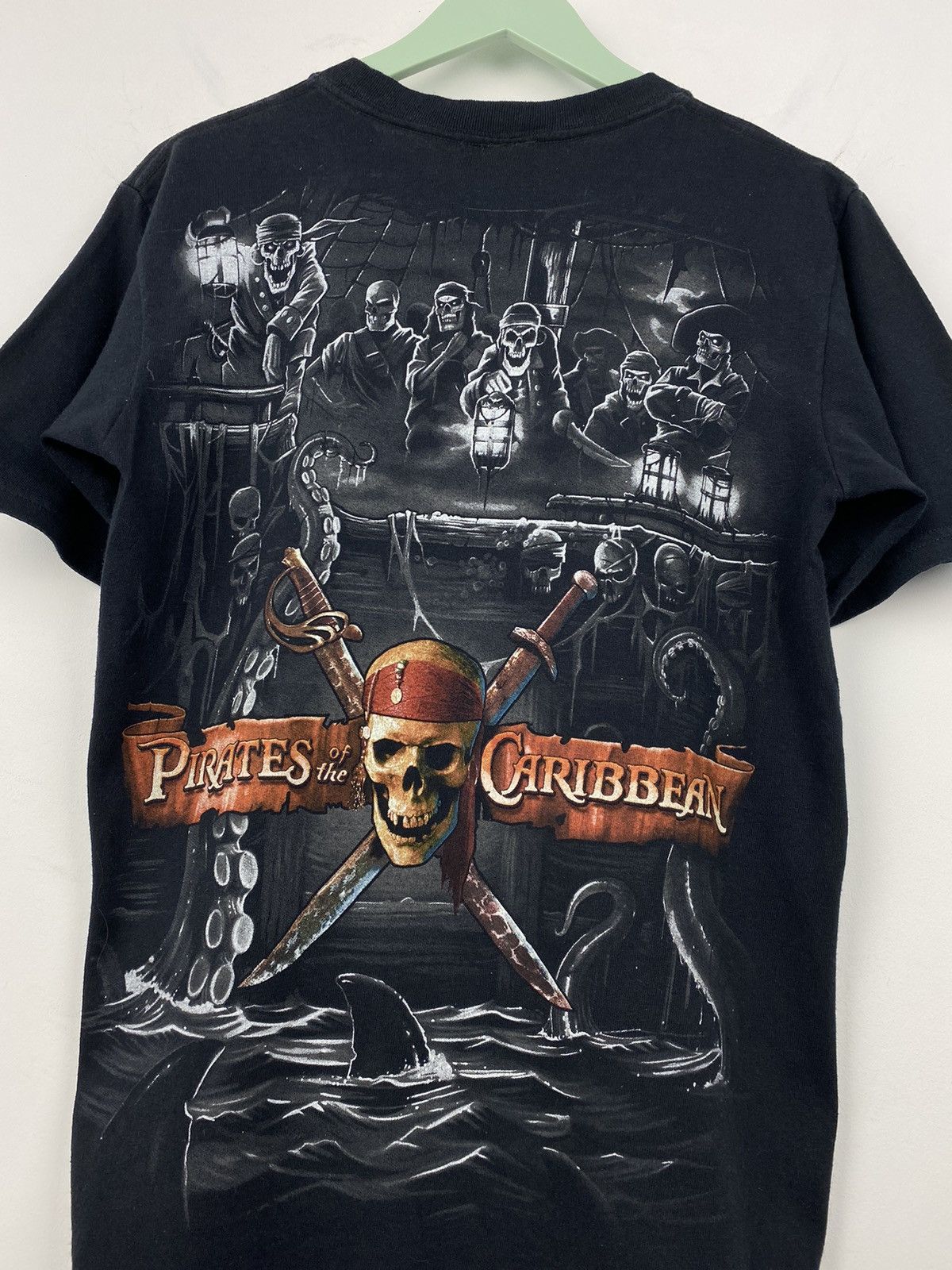 Disney Vintage Pirates Of The Caribbean Disney T Shirt Tee Y2K Size US S / EU 44-46 / 1 - 2 Thumbnail