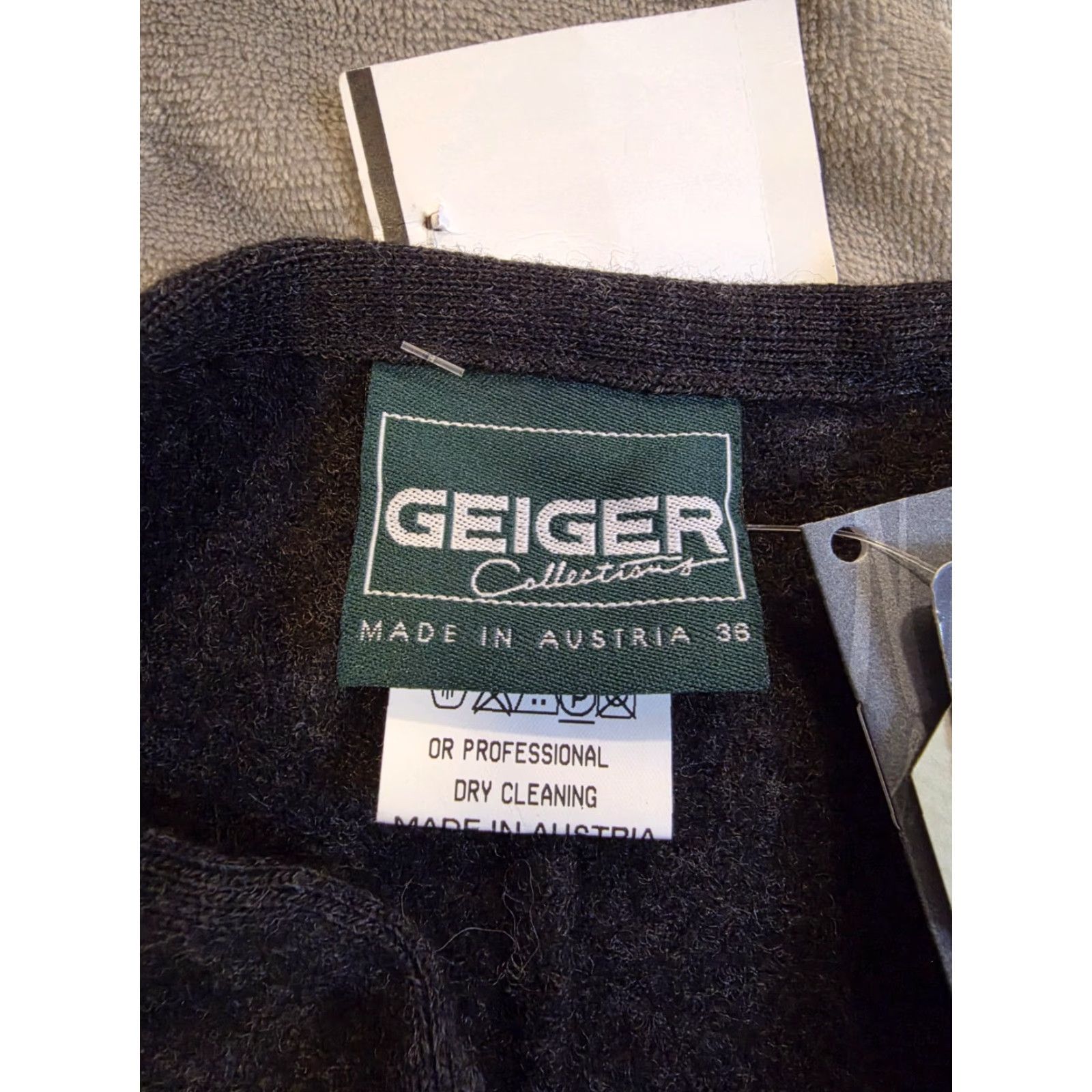 Vintage Geiger Skirt A-Line Calf Length Wool Dark Grey Women EU 36 Small NWT Vintage Size 25" / US 0 / IT 36 - 6 Thumbnail