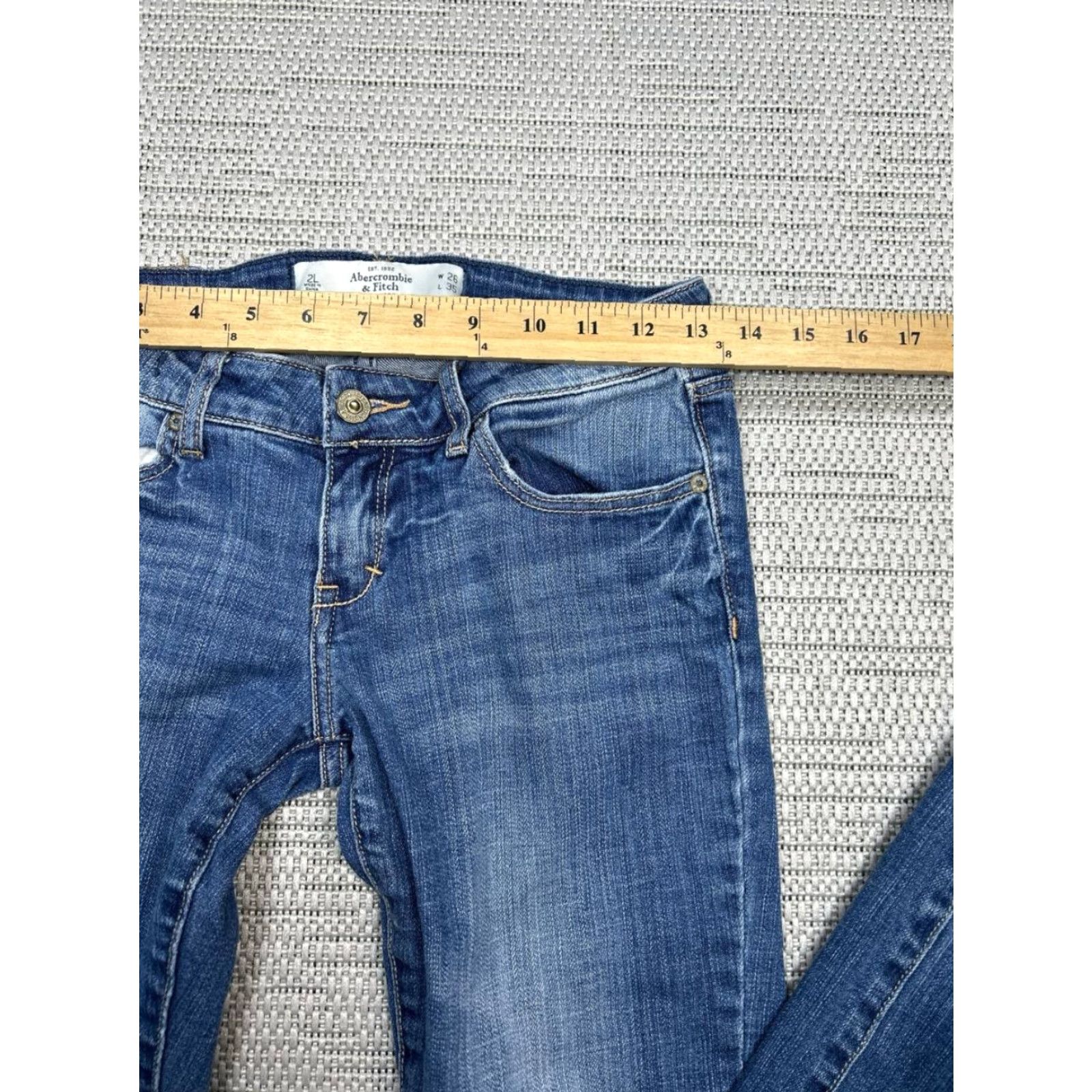 Abercrombie & Fitch Abercrombie & Fitch Jeans Womens 26 Tall Light Wash Denim Low Rise Slim Fit 90s Blues Boys Womens Size 26" / US 2 / IT 38 - 5 Thumbnail