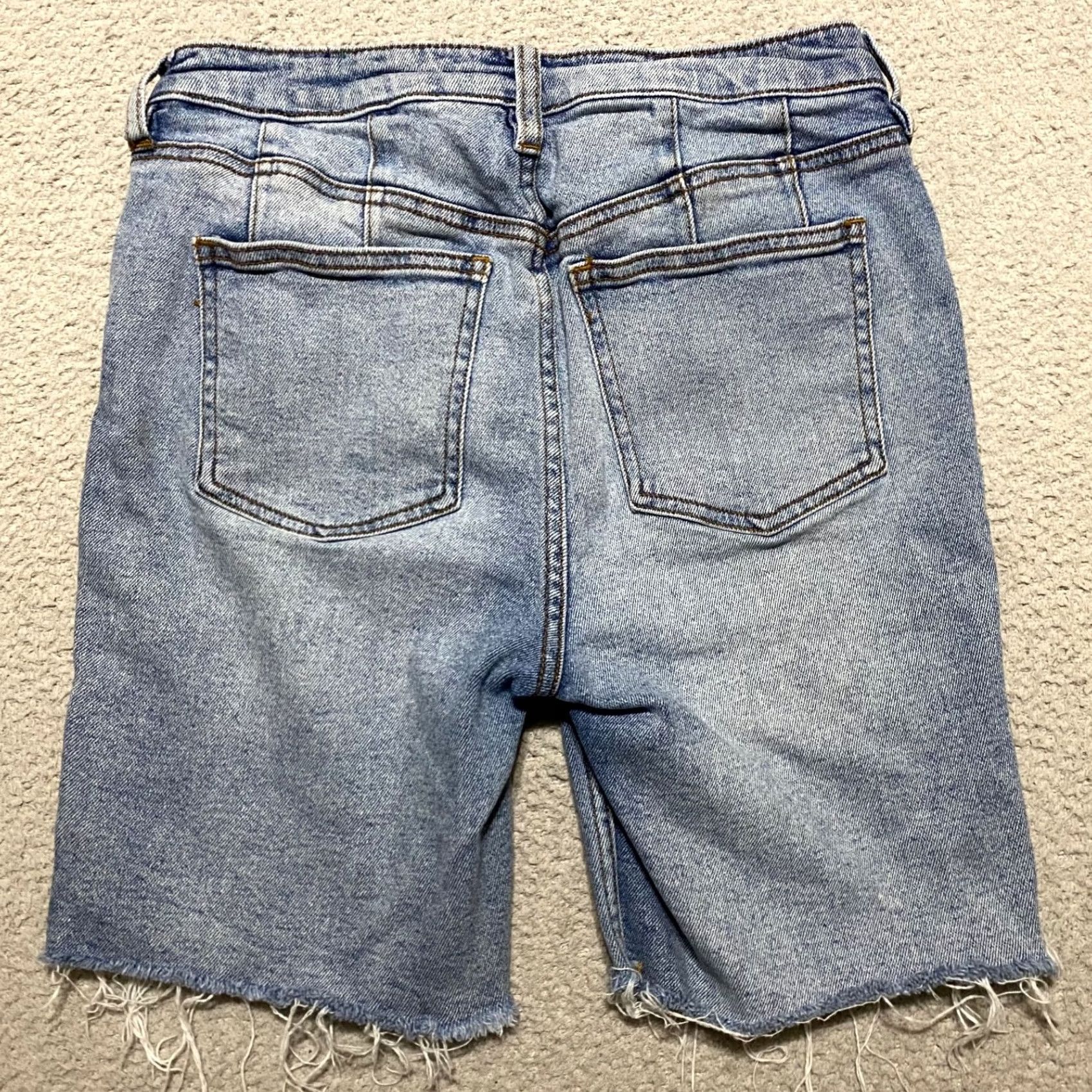 Free People Free People Blue Denim 27 Jean Shorts Bermuda Cut-Off Inseam 6" Womens Regular XS-26? Actually size 26. Size 26" / US 2 / IT 38 - 2 Thumbnail