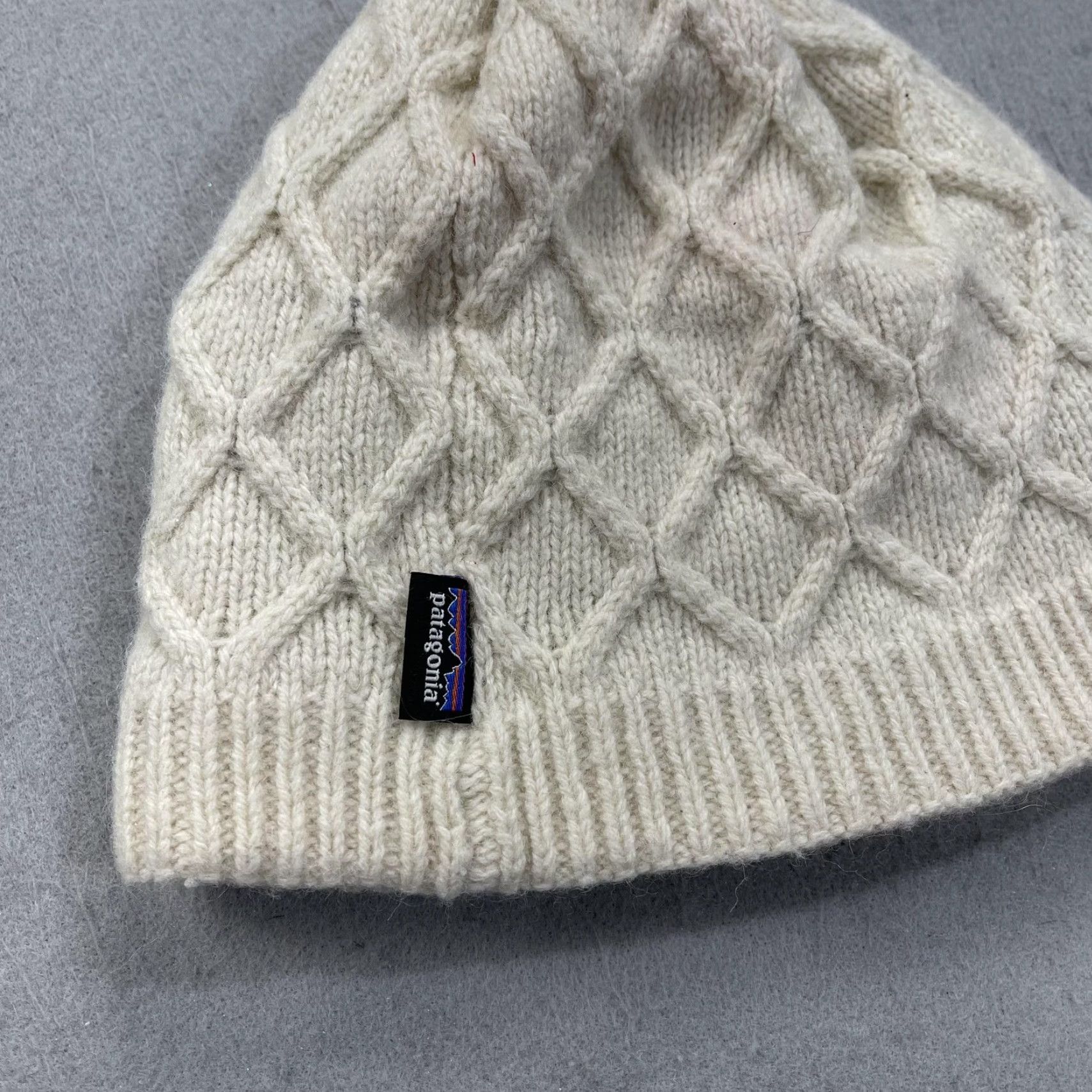 Patagonia Patagonia Hat Beanie Womens One Size White Diamond Knit Honeycomb Fleece Winter Size ONE SIZE - 4 Thumbnail