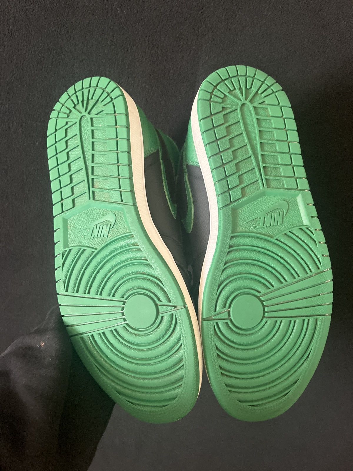 Jordan Brand Air Jordan 1 Pine Green 2.0 Size US 10.5 / EU 43-44 - 7 Thumbnail