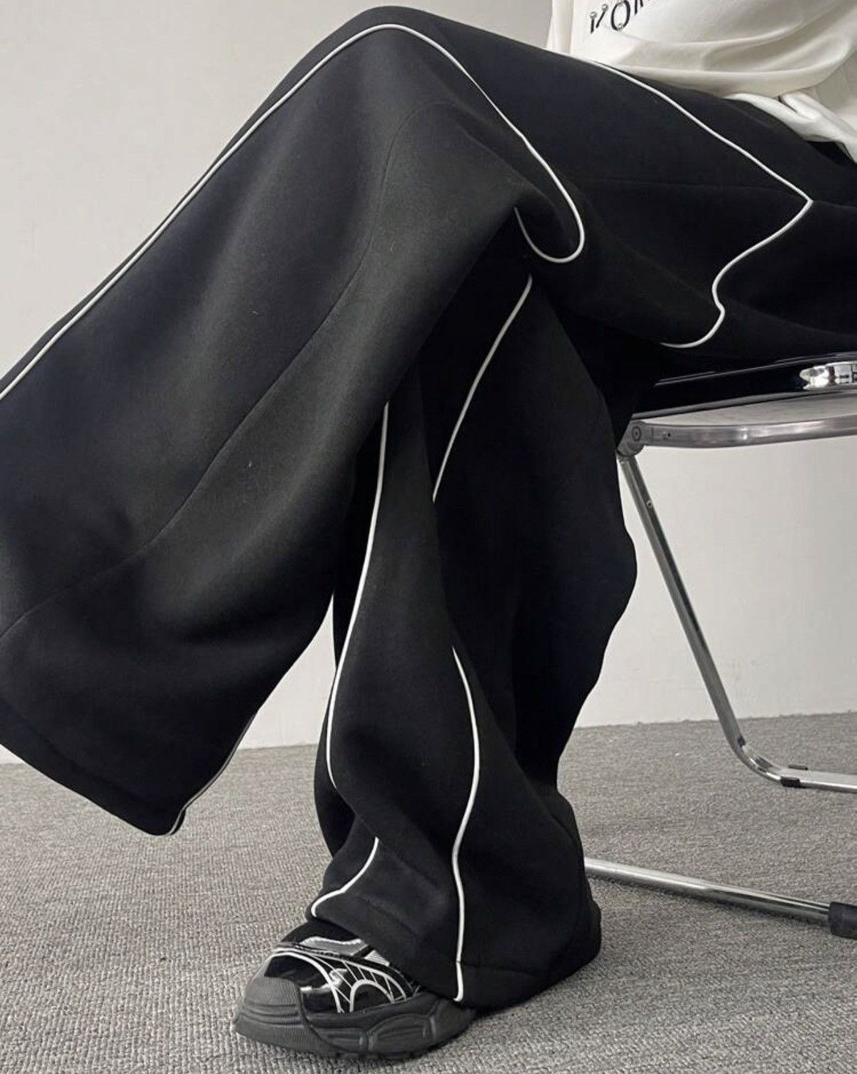 Japanese Brand ULTRA Baggy Curved Piping Sweatpants - Cyberpunk Streetwe Size US 36 / EU 52 - 1 Thumbnail