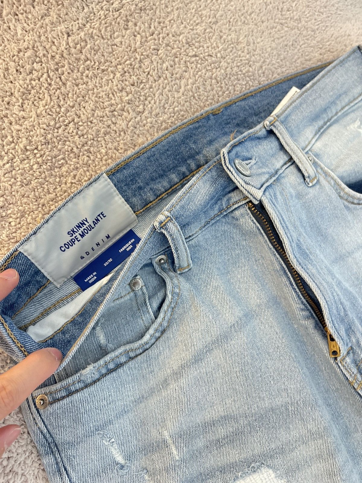 H&M Distressed Light Wash Jeans Size US 33 - 3 Thumbnail