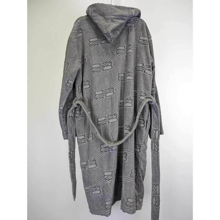 o1rshd1 Monogram Gown in Gray