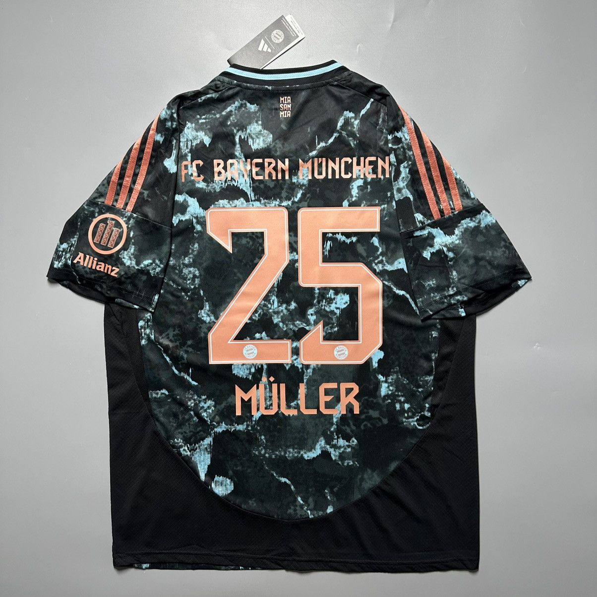 Vintage BAYERN ADIDAS 2024/2025 FOOTBALL AWAY JERSEY #25 MULLER Size US XL / EU 56 / 4 - 1 Thumbnail