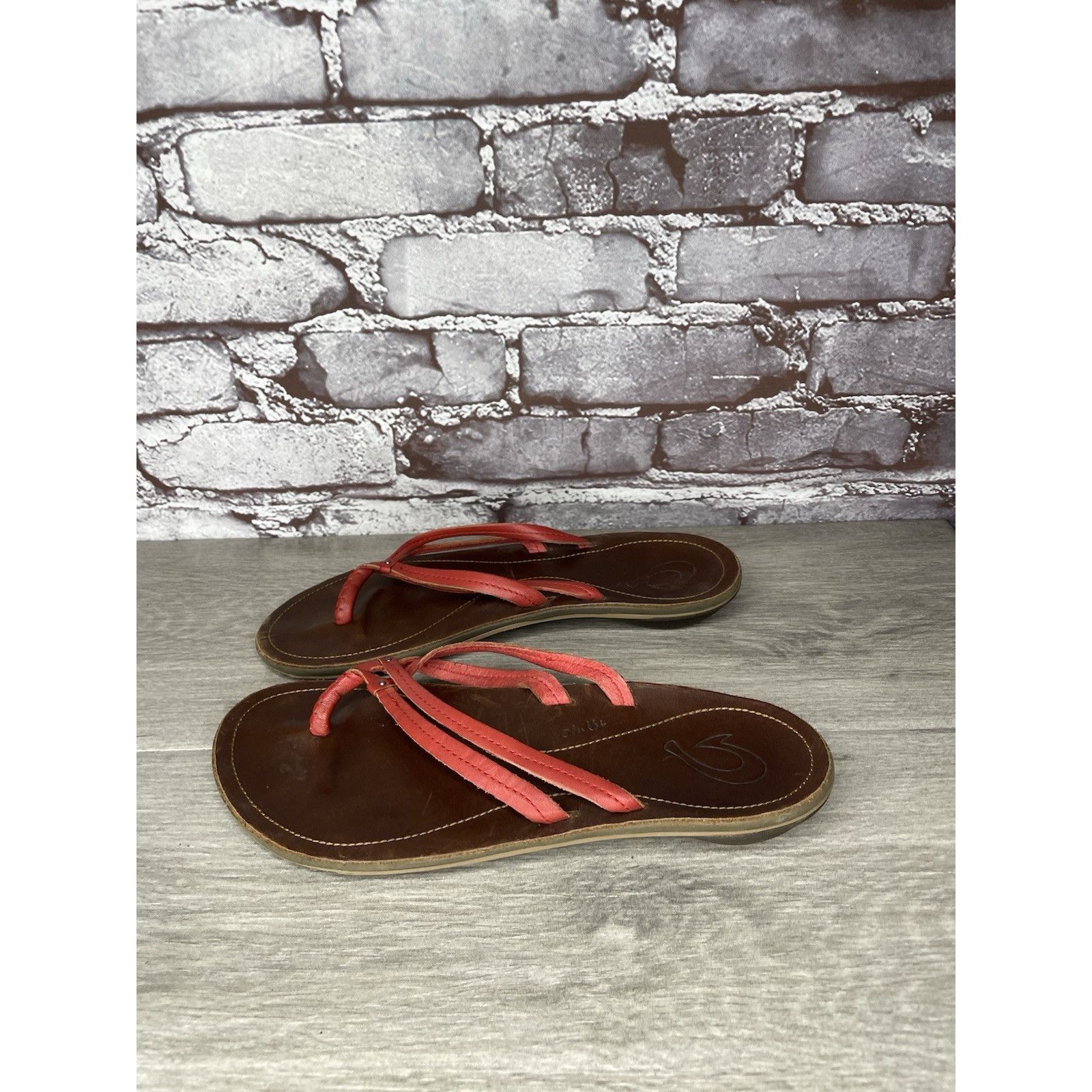 Olukai Olukai U'I-W Red Leather Thong FlipFlop Casual Slide Sandals Size US 8 / IT 38 - 2 Thumbnail