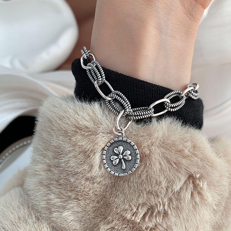Jewelry Simple Leaf Chain Bracelet Size ONE SIZE - 2 Thumbnail
