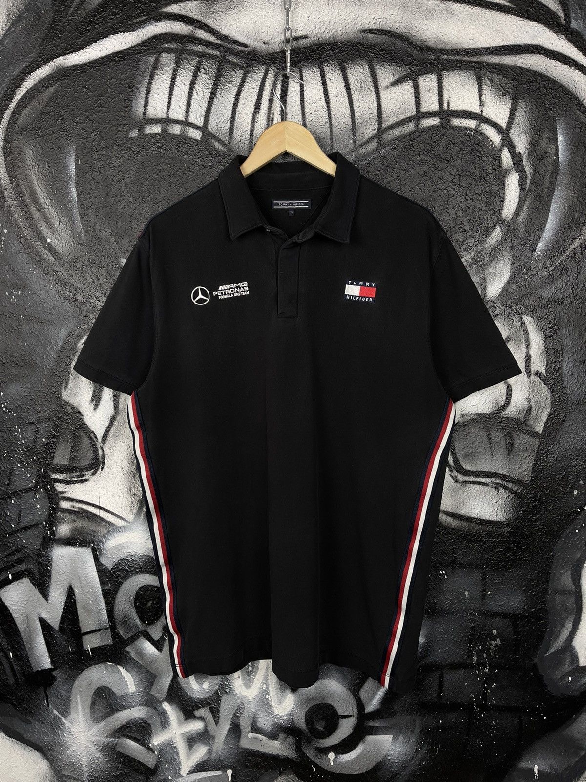 Mercedes-Benz Tommy Hilfiger Petronas Mercedes Benz Formula One Team Polo Size US XL / EU 56 / 4 - 2 Thumbnail