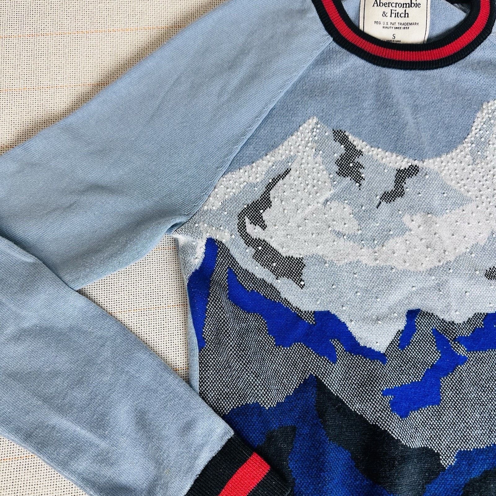 Abercrombie & Fitch Rare Abercrombie & Fitch Embellished Mountain Crew Sweater Size S / US 4 / IT 40 - 3 Thumbnail