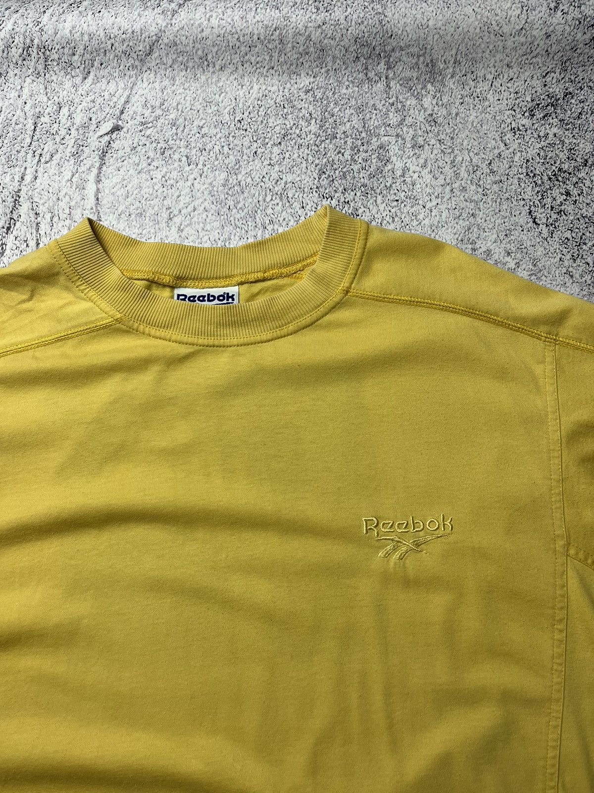 Reebok Vintage 90s Reebok Big Logo Casual Faded T-shirt Sport Style Size US XL / EU 56 / 4 - 9 Thumbnail