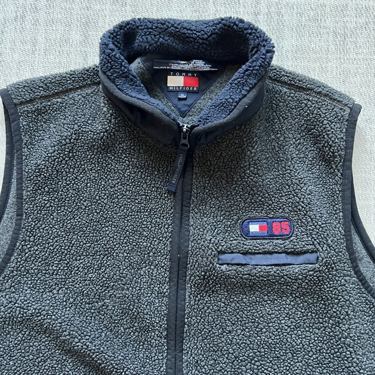 Tommy Hilfiger Vintage 1990s Tommy Hilfiger Grey Deep Pile Popcorn Vest XL Size US XL / EU 56 / 4 - 2 Thumbnail