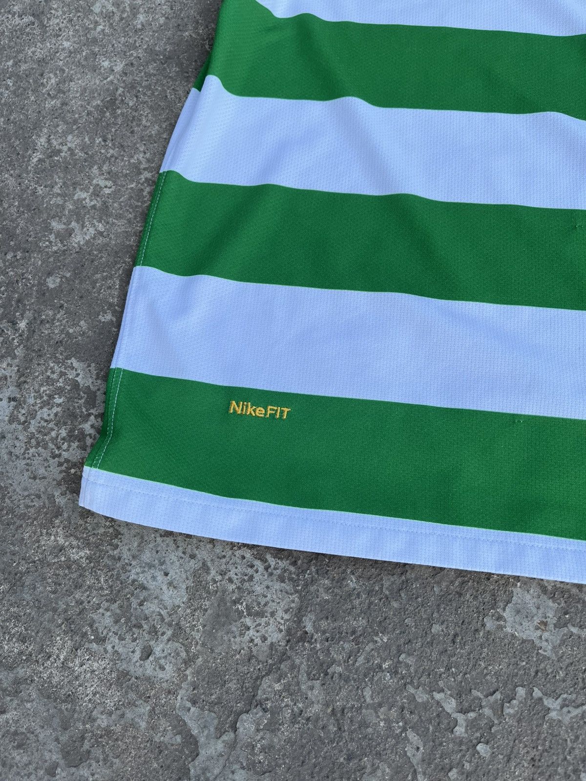 Nike 🍀NIKE VINTAGE CELTIC 2008-10 SOCCER FOOTBALL STRIPED JERSEY Size US L / EU 52-54 / 3 - 5 Thumbnail