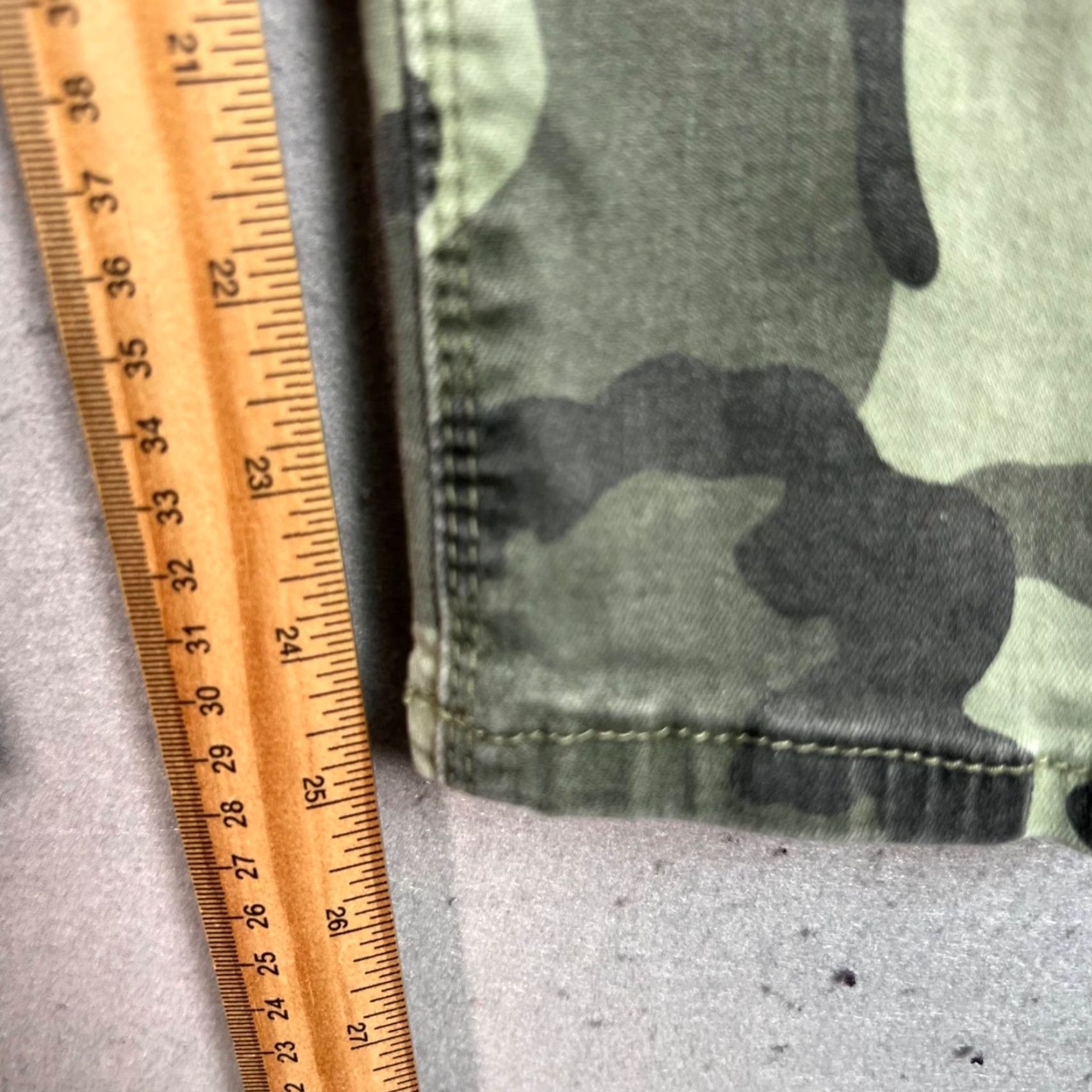 Vintage VINTAGE Elan Women's Skinny Camo Jeans Size Medium Cotton Blend Zipper Pocket Green 2000s Size 32" / US 10 / IT 46 - 7 Thumbnail
