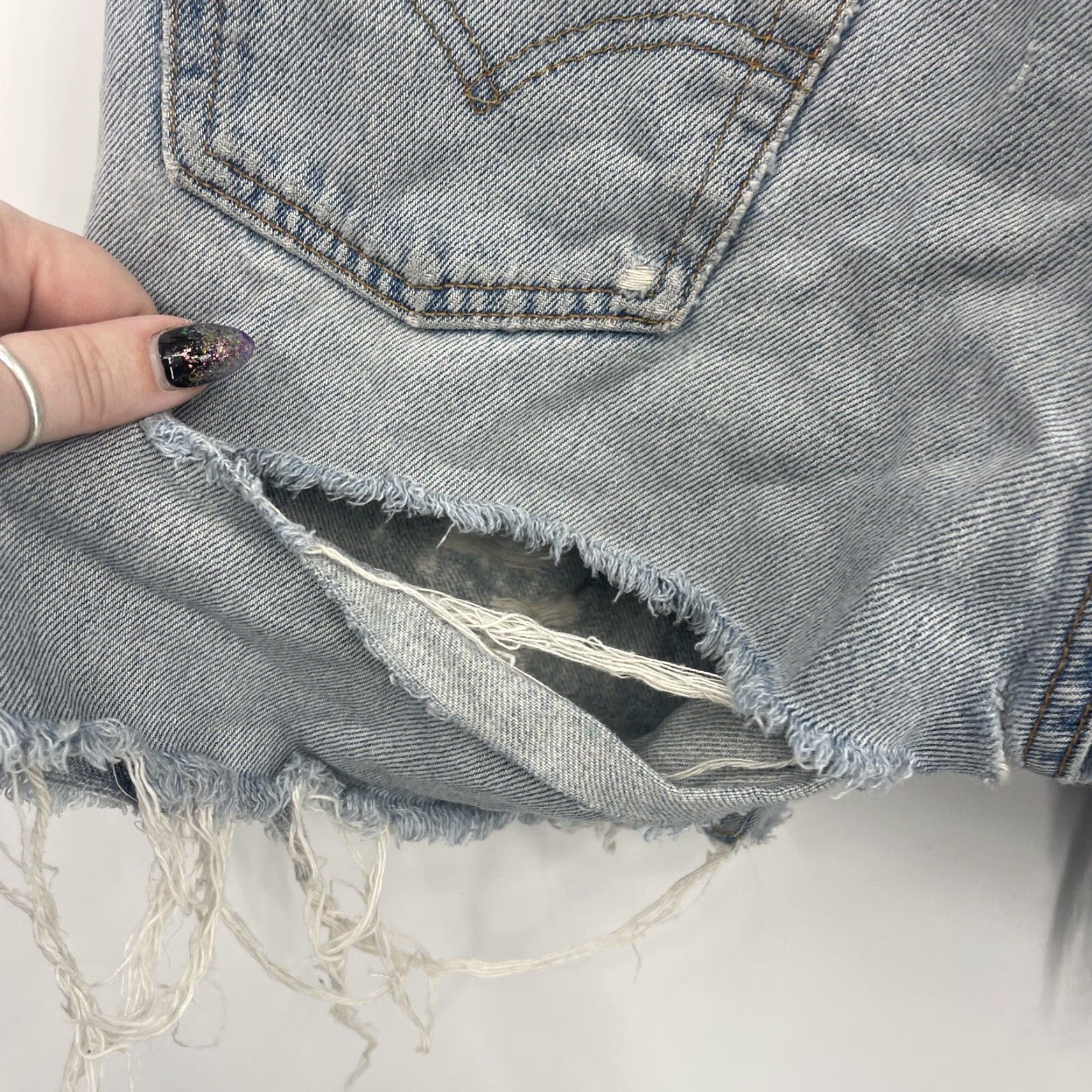 Levi's VINTAGE Levi's 501 Jeans Blue Denim Distressed Destroyed 30 Adult Women 2000s USA Size 30" / US 8 / IT 44 - 4 Thumbnail