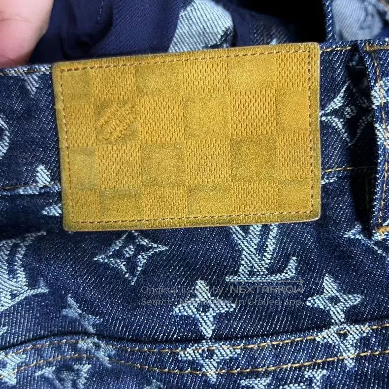Louis Vuitton Louis Vuitton Navy Logo Jacquard Mid-Rise Button Straight Size US 33 - 4 Thumbnail