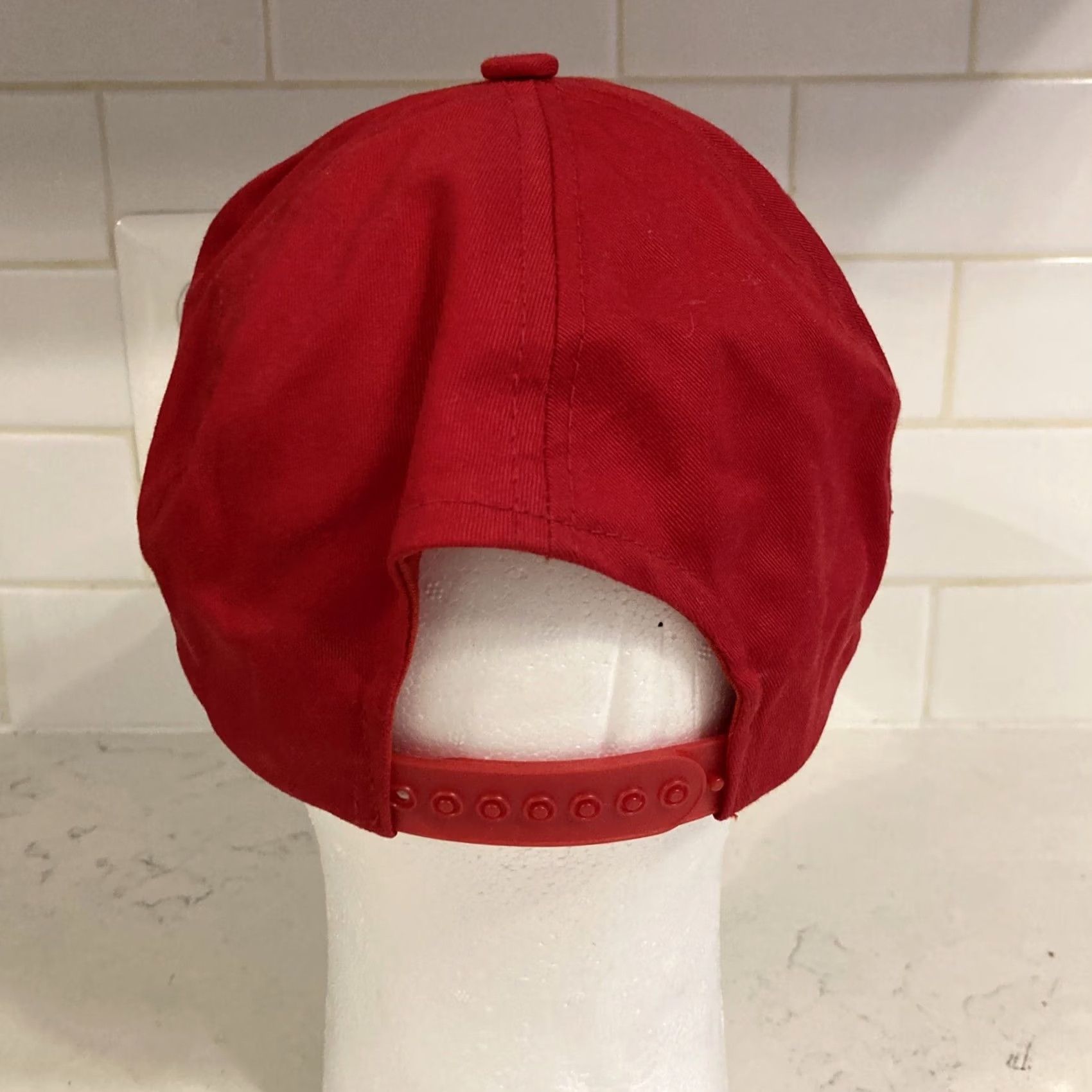 Vintage VINTAGE American Sports Wear Red Flat Brim Barcelona Olympics 1992 Snapback Men One Size Red Sports Snapback Mens Size ONE SIZE - 4 Thumbnail