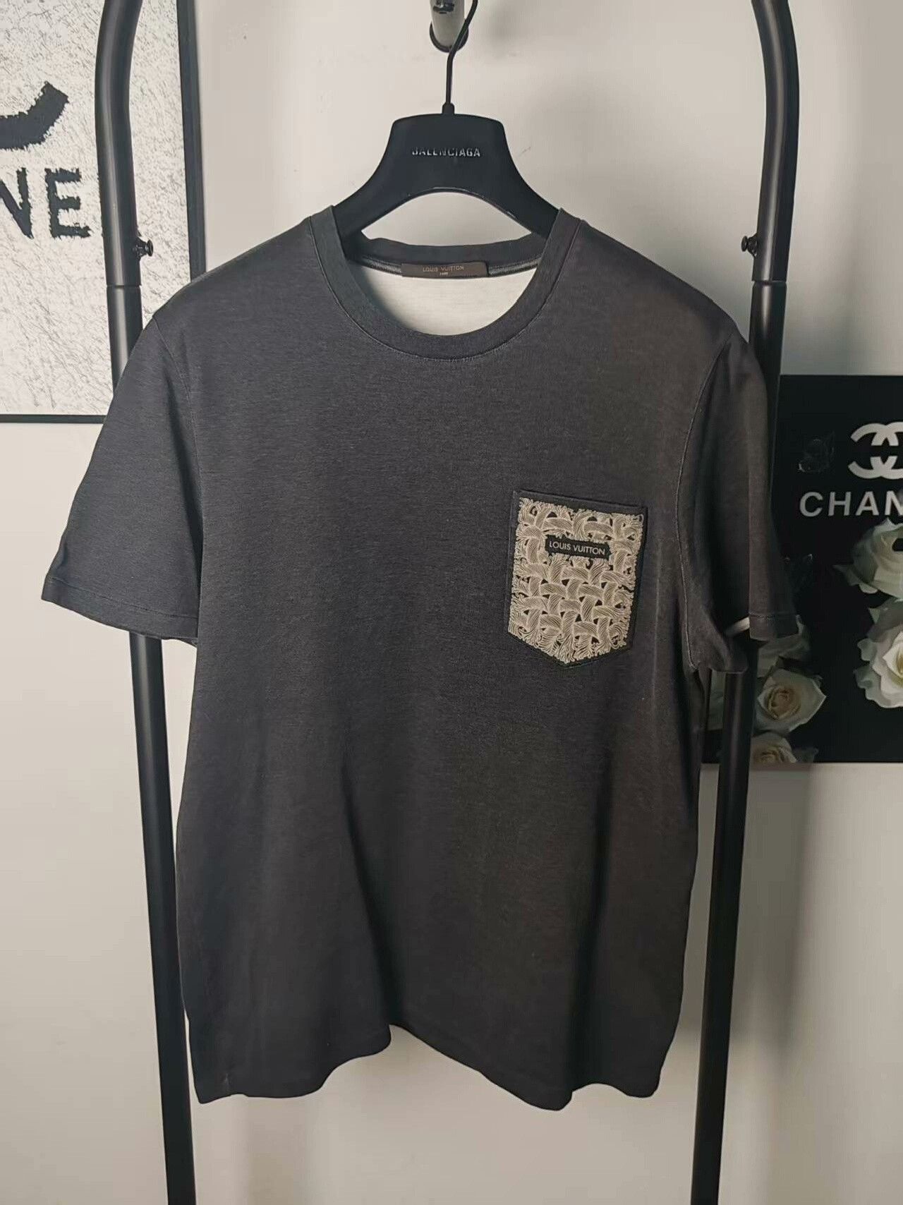 Louis Vuitton Authentic LV Logo Short Sleeve Shirt Size US M / EU 48-50 / 2 - 1 Thumbnail