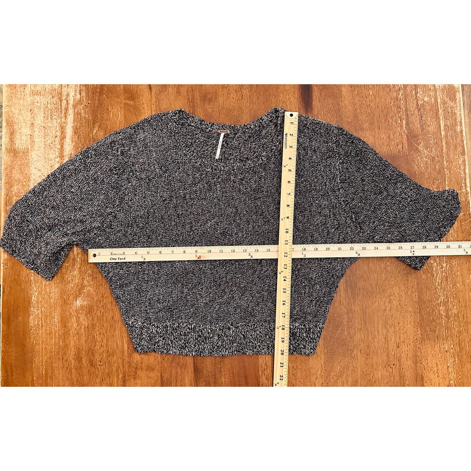 Free People EUC Free People Oversized Black White Crop Sweater XS Size XS / US 0-2 / IT 36-38 - 4 Thumbnail