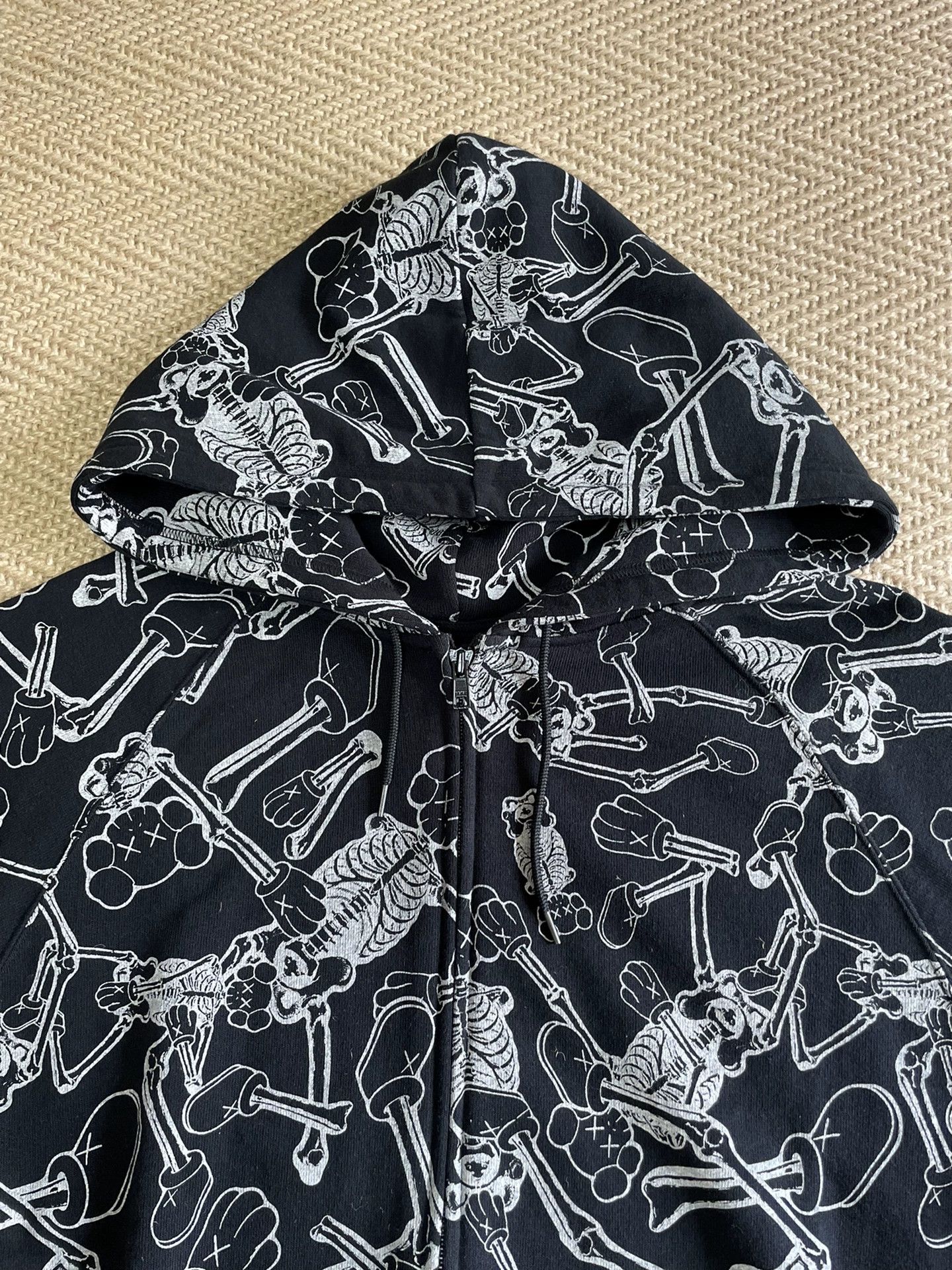 Original Fake OriginalFake KAWS Early Release Hoodie Full Print L Like New Size US L / EU 52-54 / 3 - 4 Thumbnail