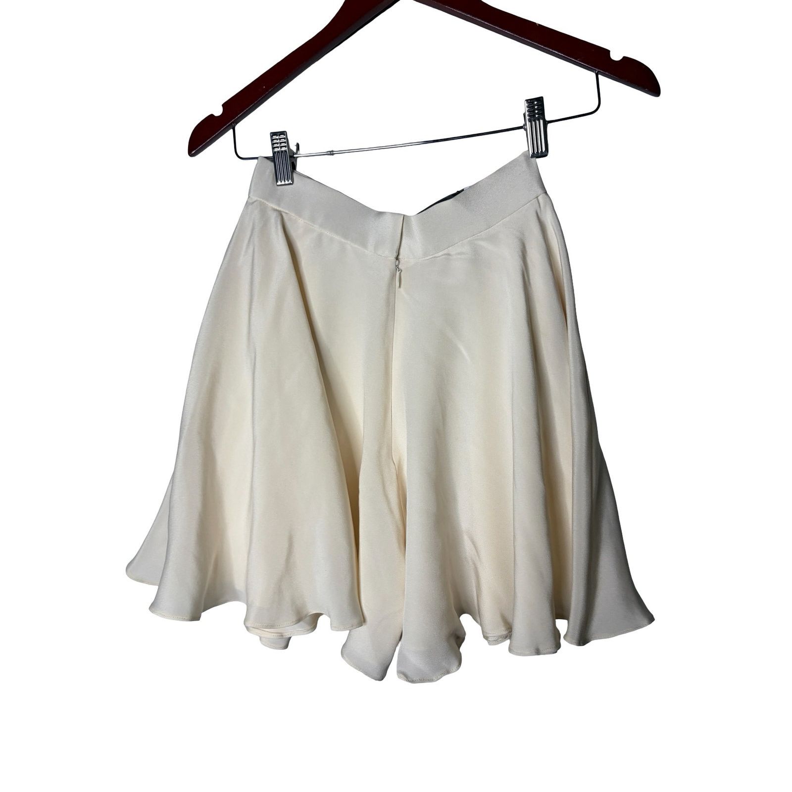 Other New Cappalli Gabriela Tap Pleated high rise shorts XS ivory Size 24" / US 00 / IT 34 - 3 Thumbnail