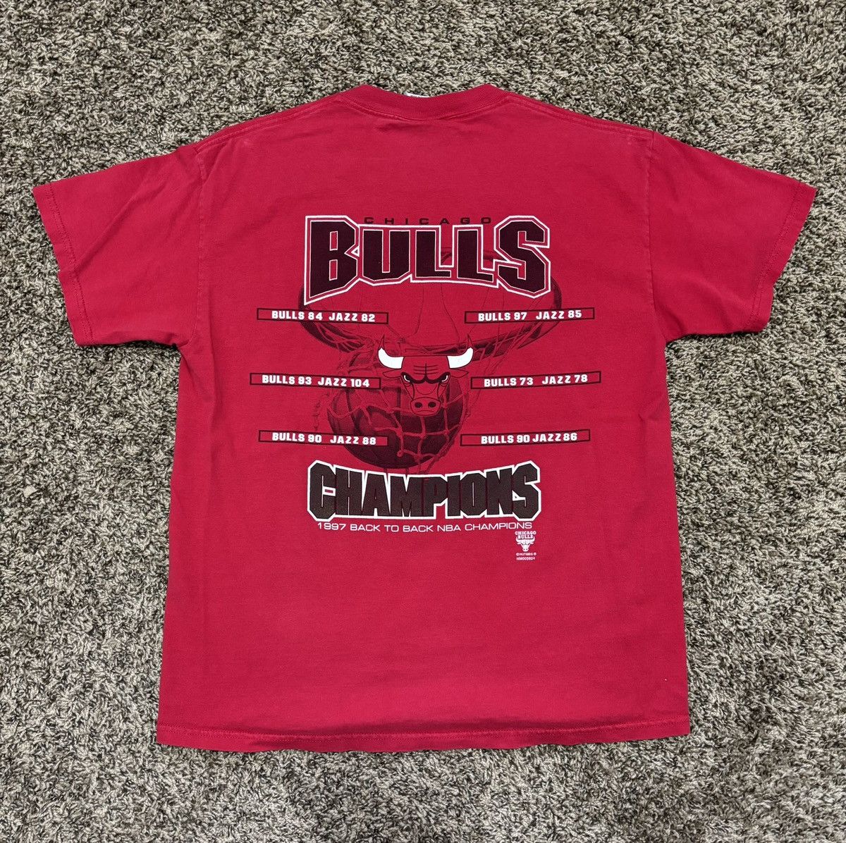 Lee Lee Chicago Bulls 1997 NBA Finals Champions Tee Red Medium Size US M / EU 48-50 / 2 - 2 Thumbnail