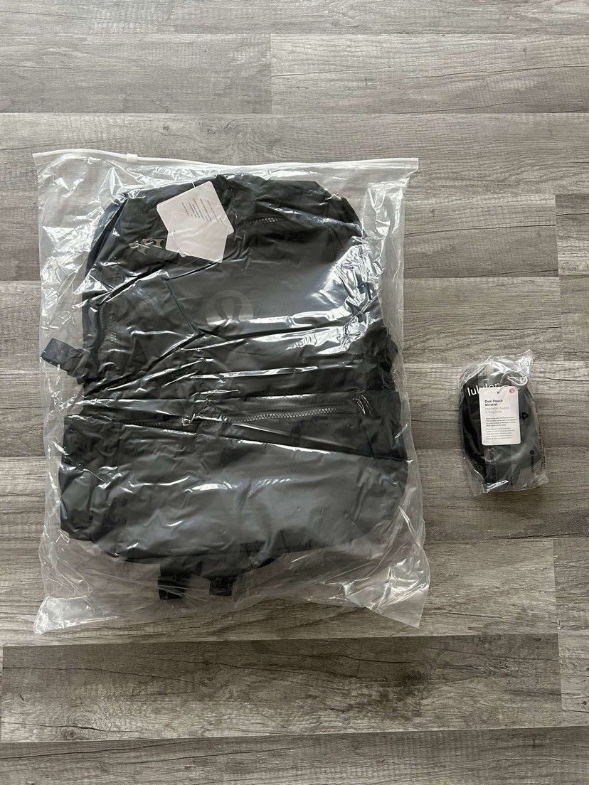 Lululemon Lululemon Bundle Backpack and Dual Pouch Wristlet Keychain Size ONE SIZE - 3 Thumbnail