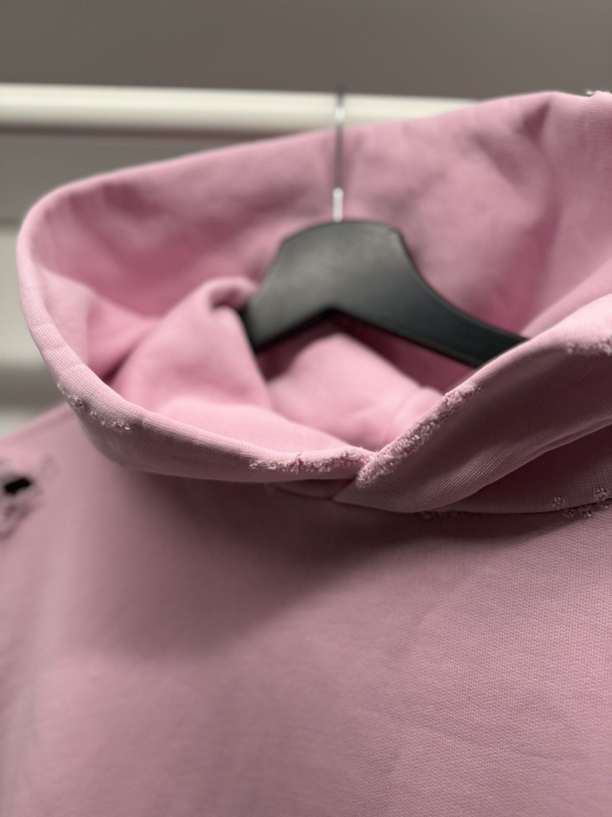 Balenciaga Balenciaga pink gothic logo distressed hoodie Size US M / EU 48-50 / 2 - 6 Thumbnail