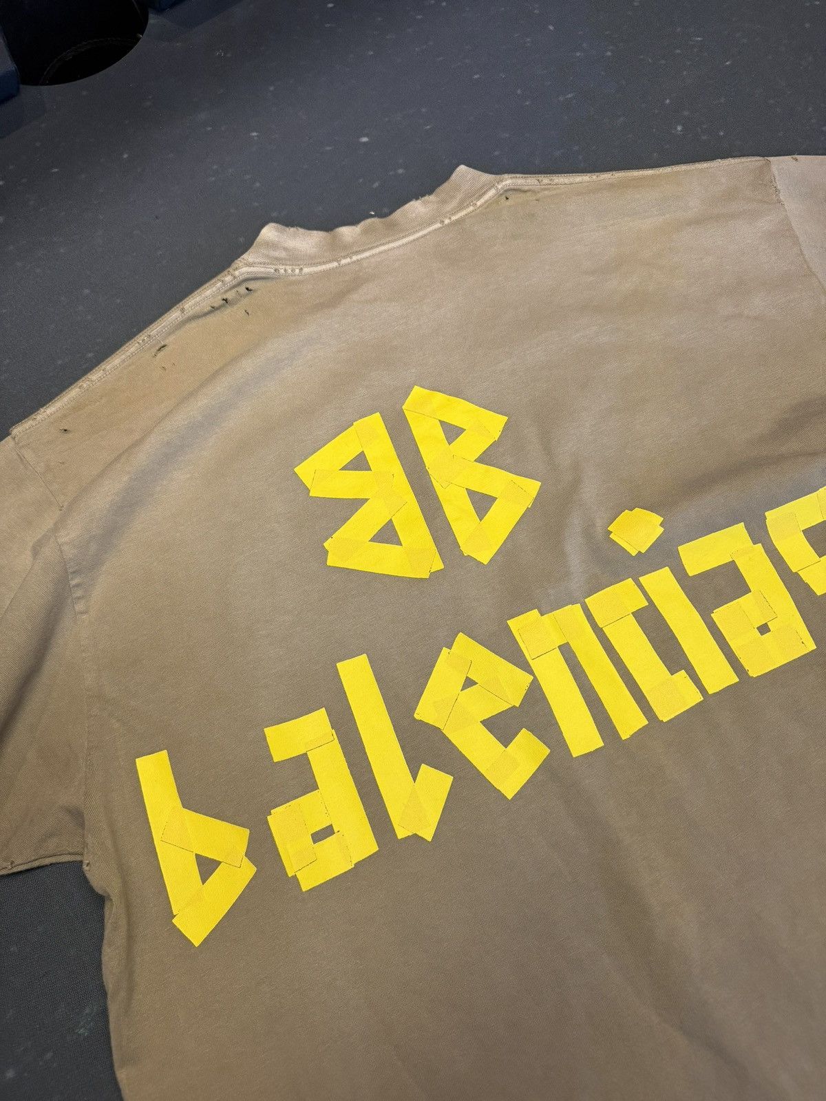 Balenciaga Balenciaga Tape Shirt Crewneck Size US XS / EU 42 / 0 - 3 Thumbnail