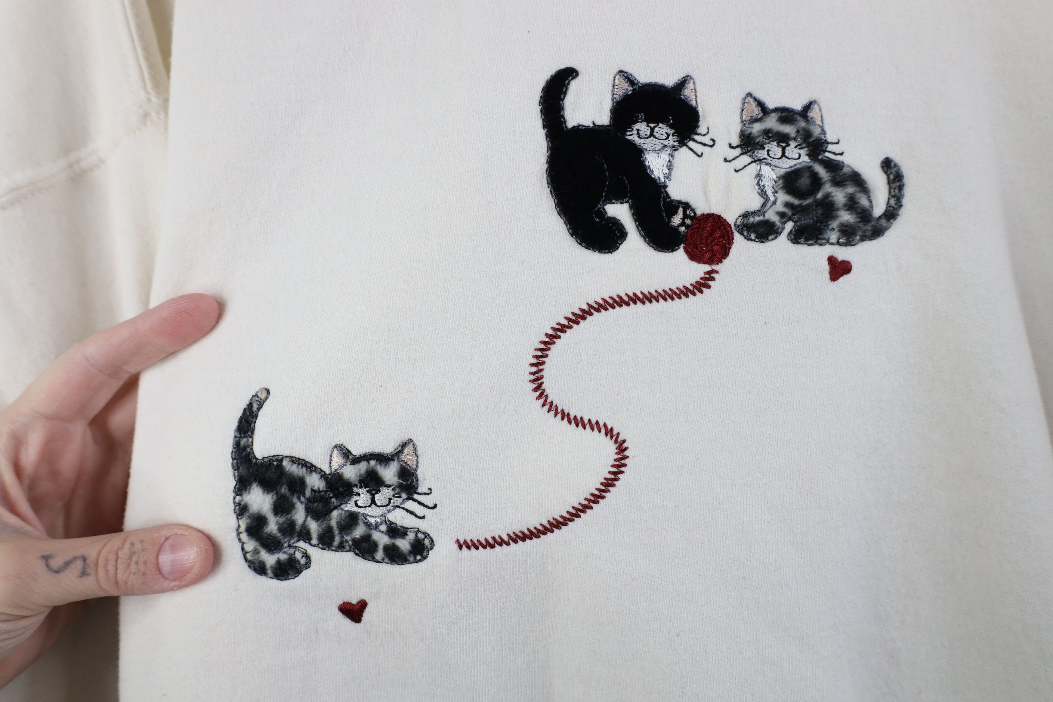 Vintage Vintage 90s Streetwear Cat Kitten Collared Sweatshirt Cream Size L / US 10 / IT 46 - 4 Thumbnail