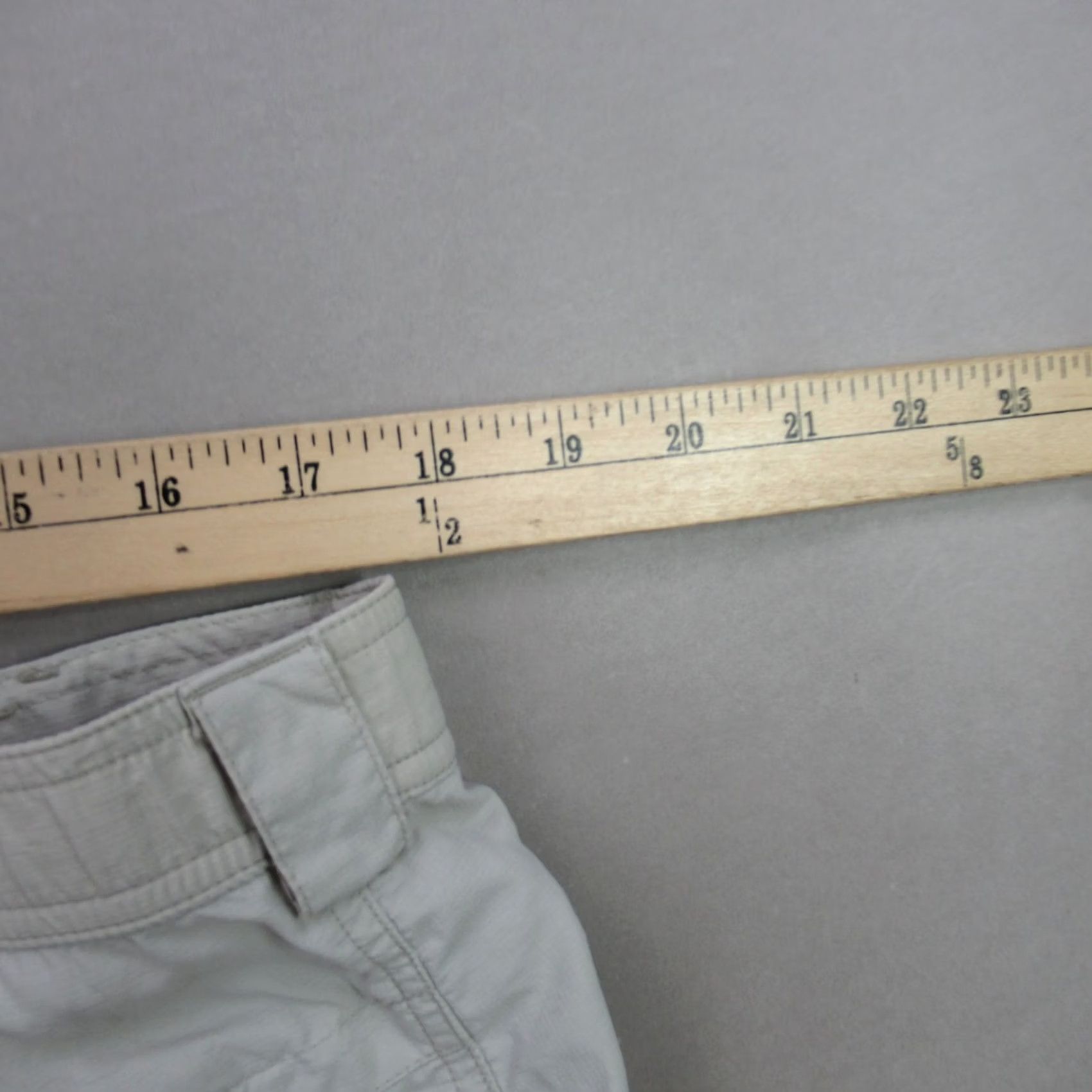 Vintage Columbia Cargo Shorts Mens Large Ivory Lightweight Outdoors Button Pocket Size US 33 - 7 Thumbnail