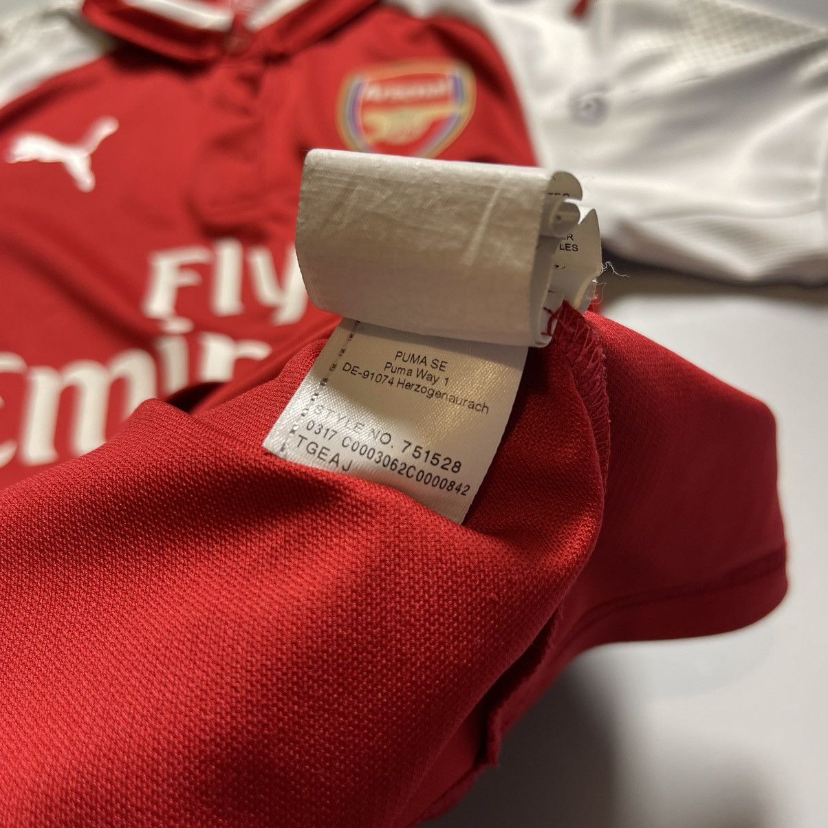 Puma WOMENS ARSENAL PUMA 2017/2018 FOOTBALL HOME JERSEY Size S / US 4 / IT 40 - 10 Thumbnail