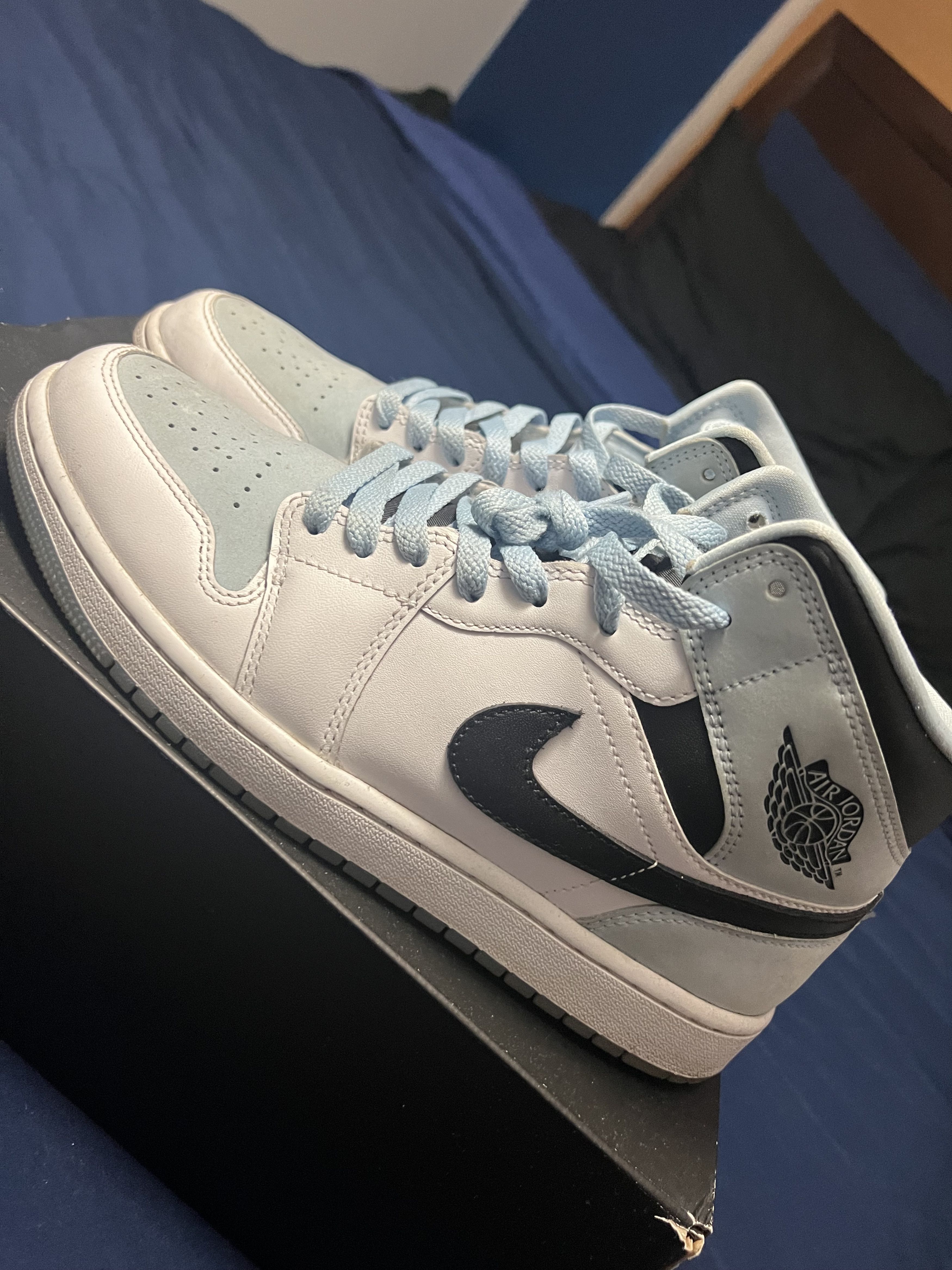 Jordan Brand Jordan 1 Ice Blue Size US 9.5 / EU 42-43 - 1 Thumbnail