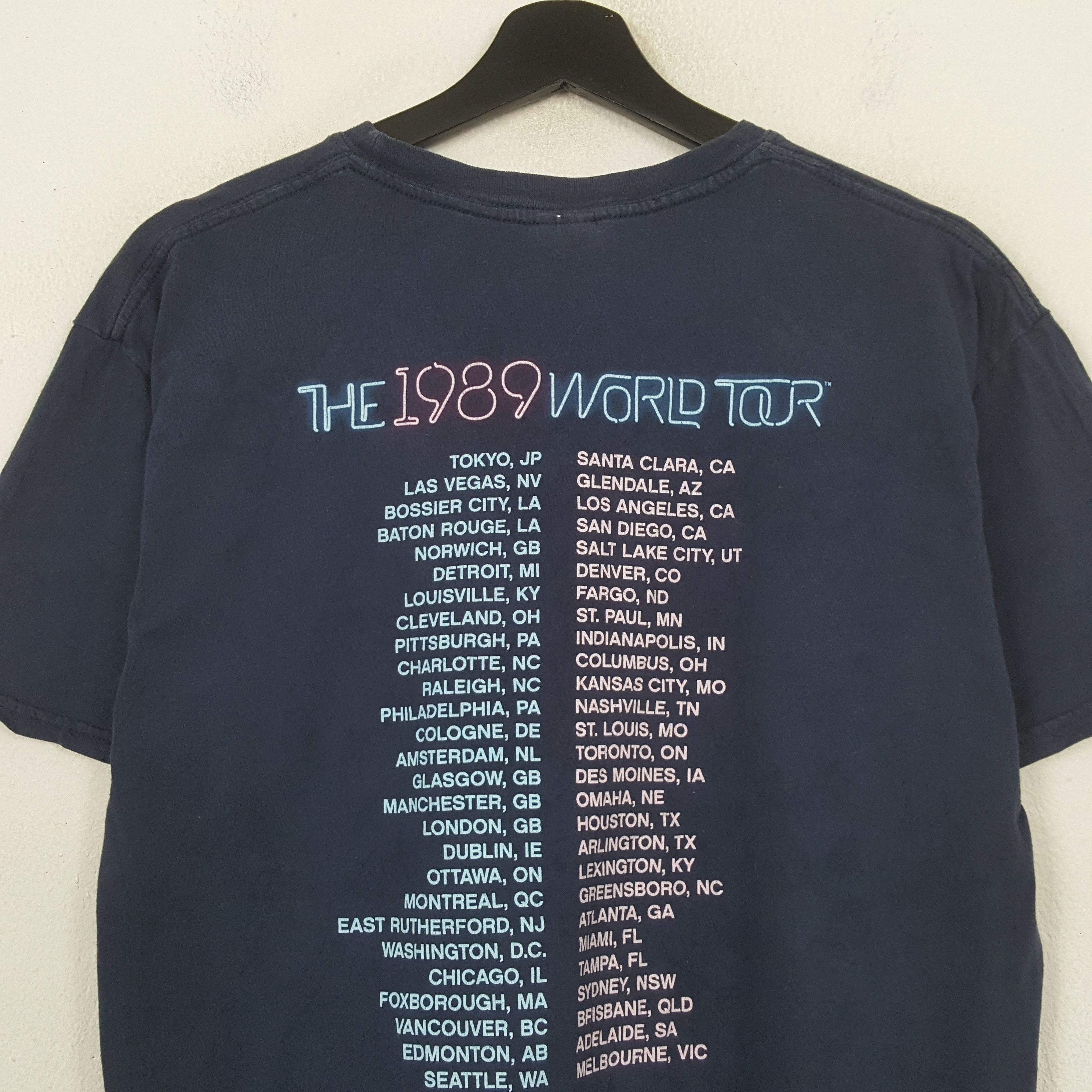 Band Tees Taylor Swift Singer Music Tour Tshirt RR27 Size US M / EU 48-50 / 2 - 4 Thumbnail
