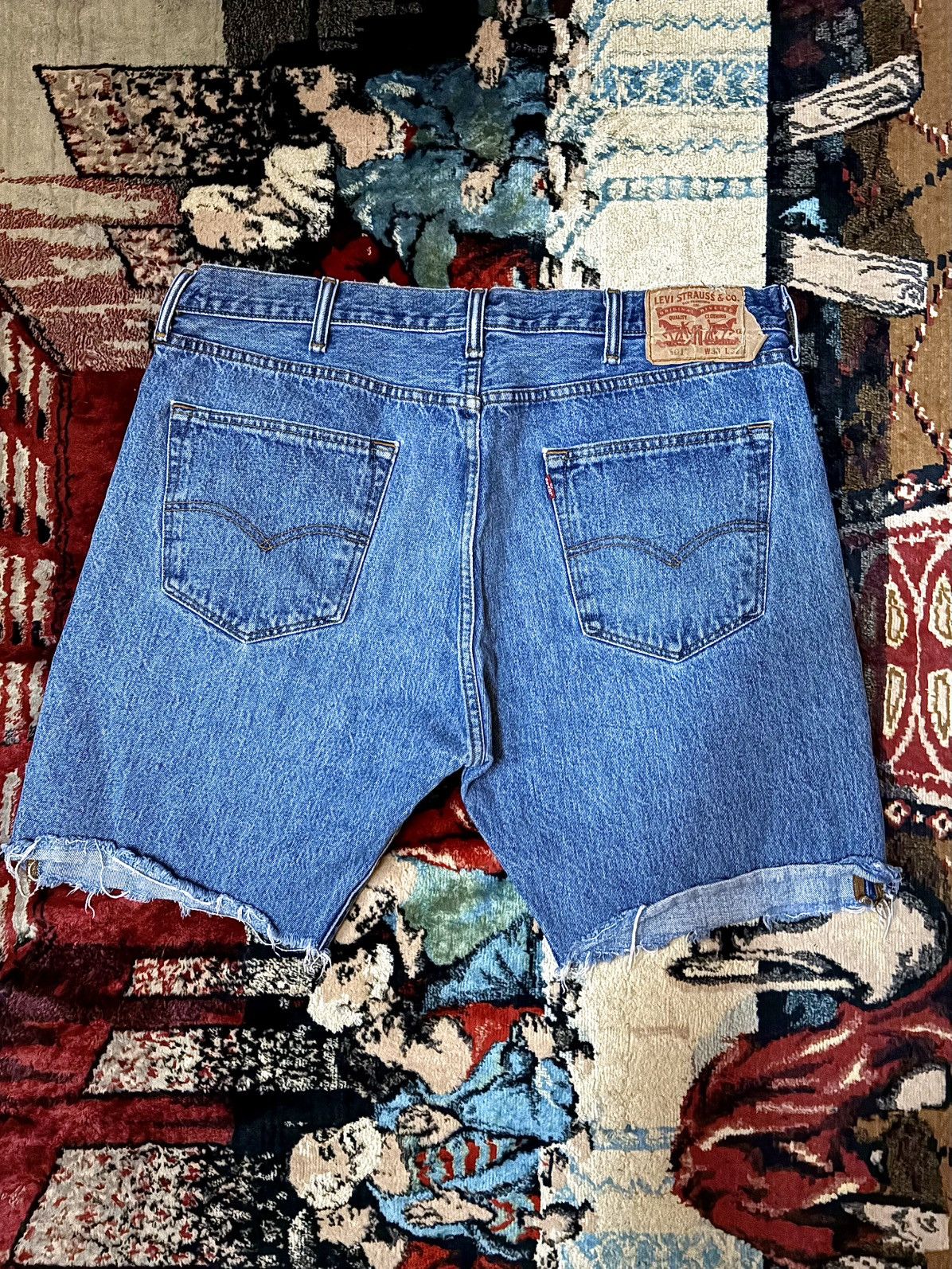 Levi's Levi’s vintage Y2K cut blue denim red tab jorts 36x19” Size US 36 / EU 52 - 1 Thumbnail