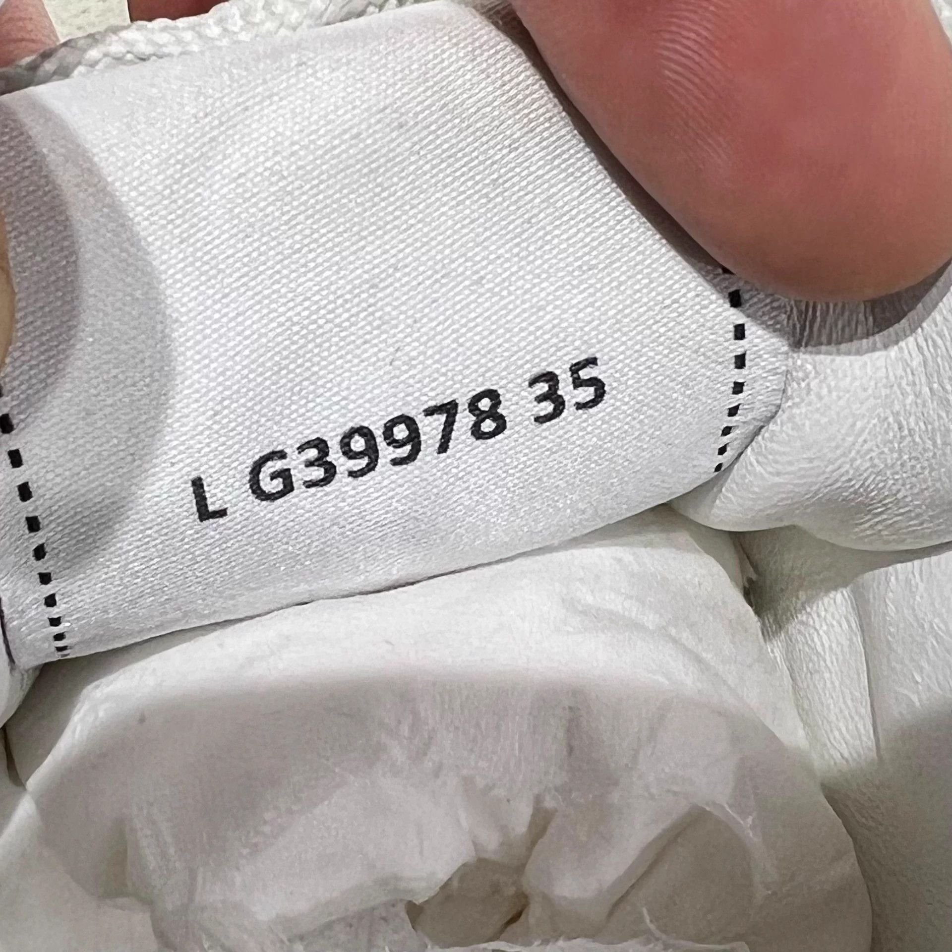 Chanel Chanel 23P White Green Suede Sneakers EU35 Size US 4 / IT 34 - 8 Thumbnail